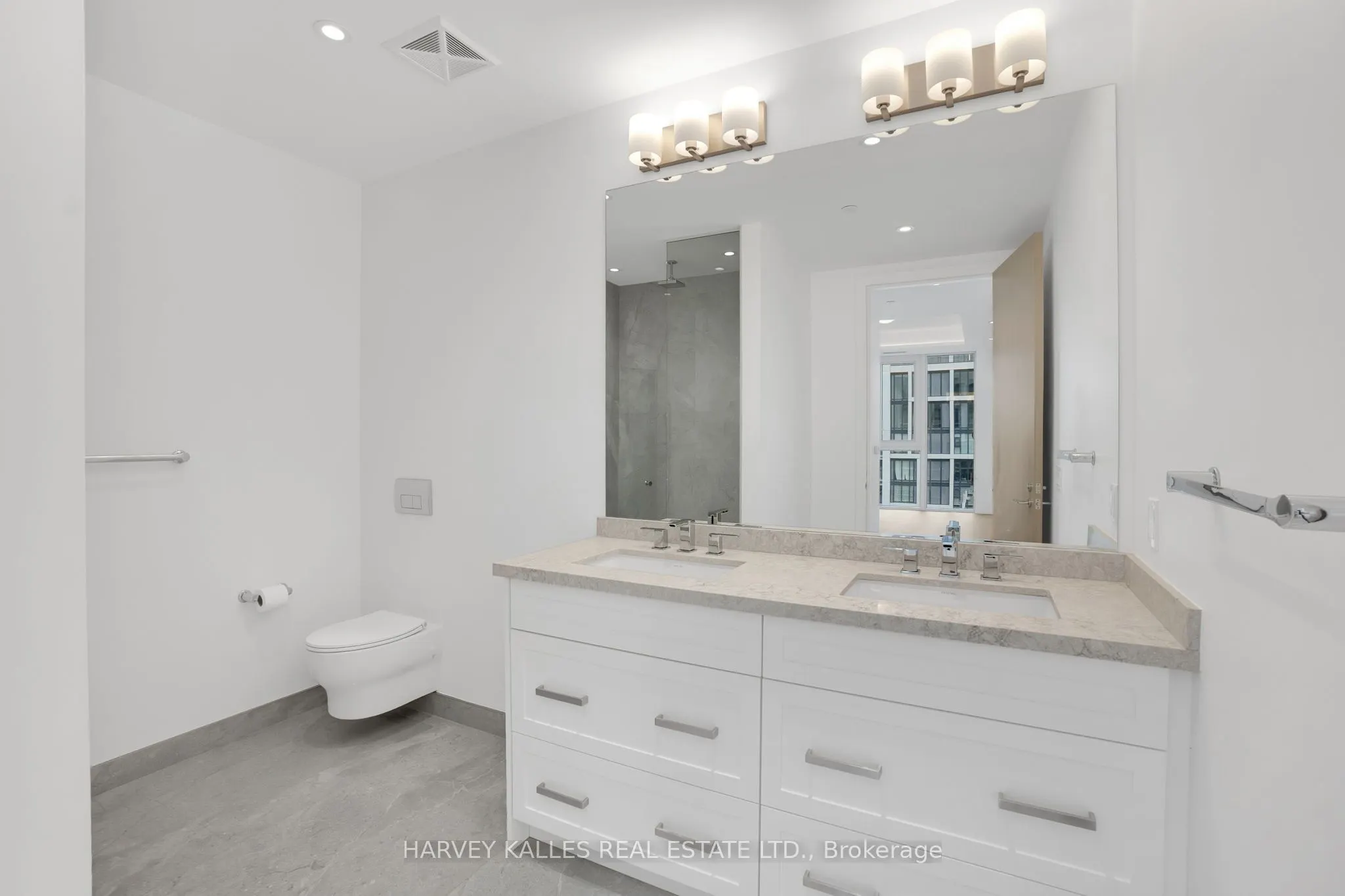 9000 Jane Street, #PH 102