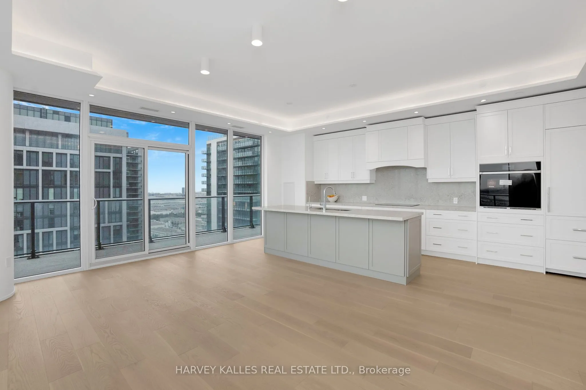 9000 Jane Street, #PH 102