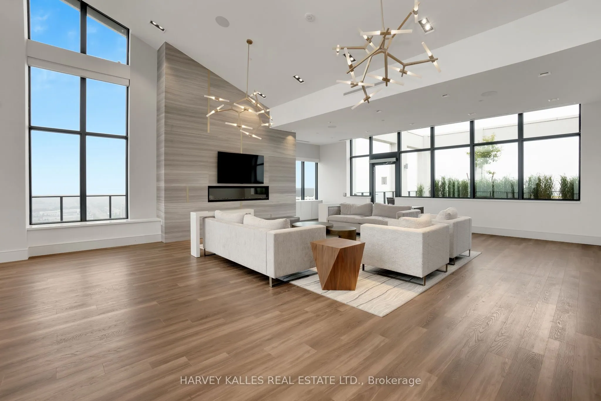 9000 Jane Street, #PH 102