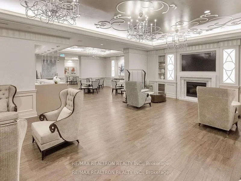 9085 Jane Street, #124