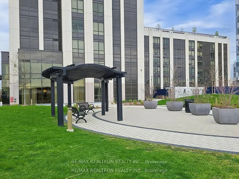 9085 Jane Street, #124