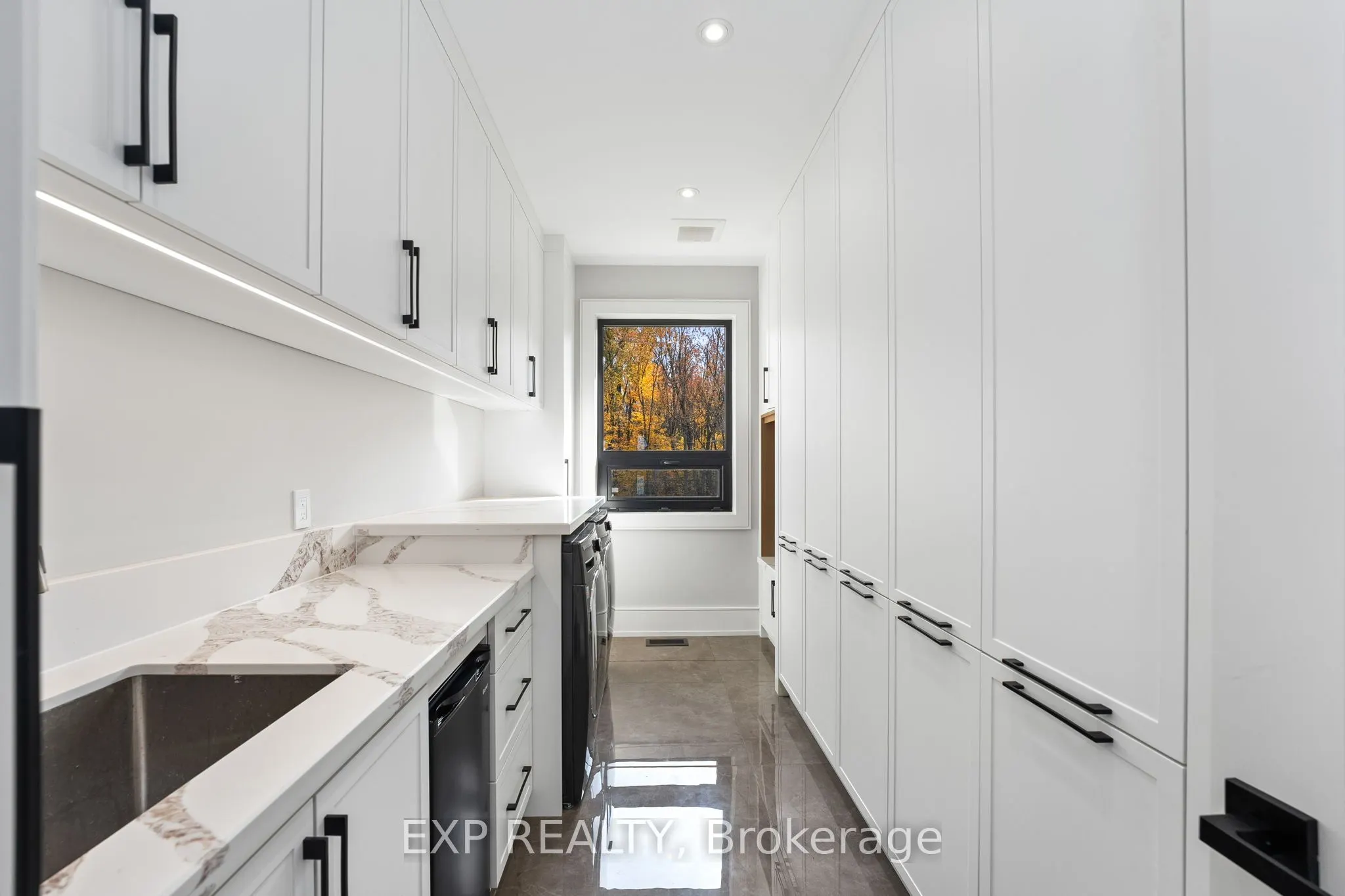 98 Mcrae Beach Road S