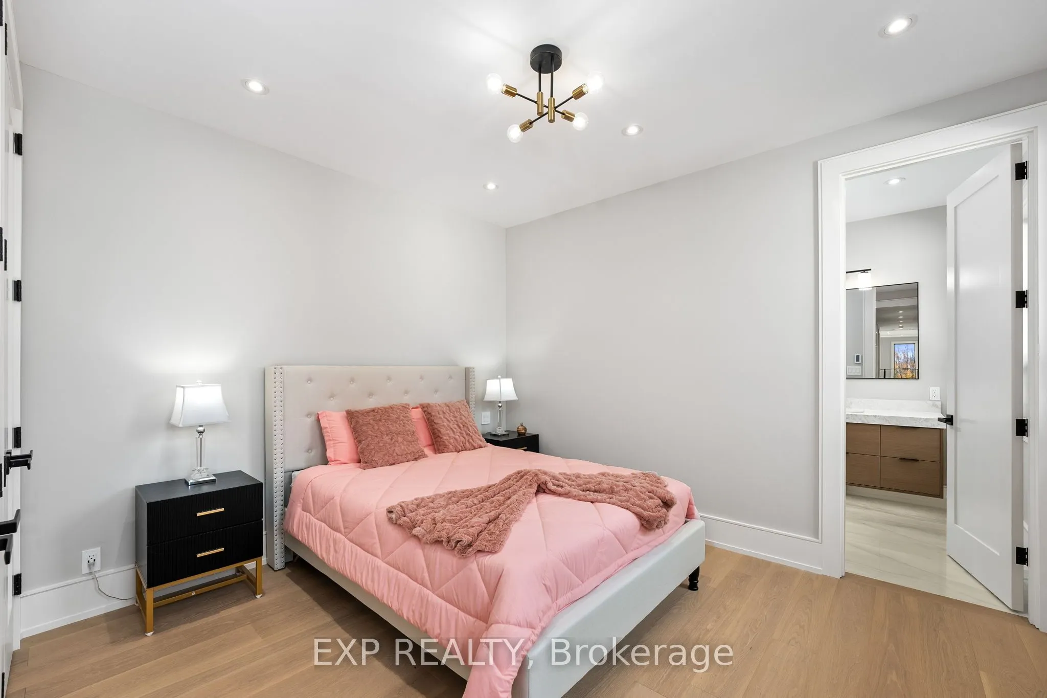 98 Mcrae Beach Road S