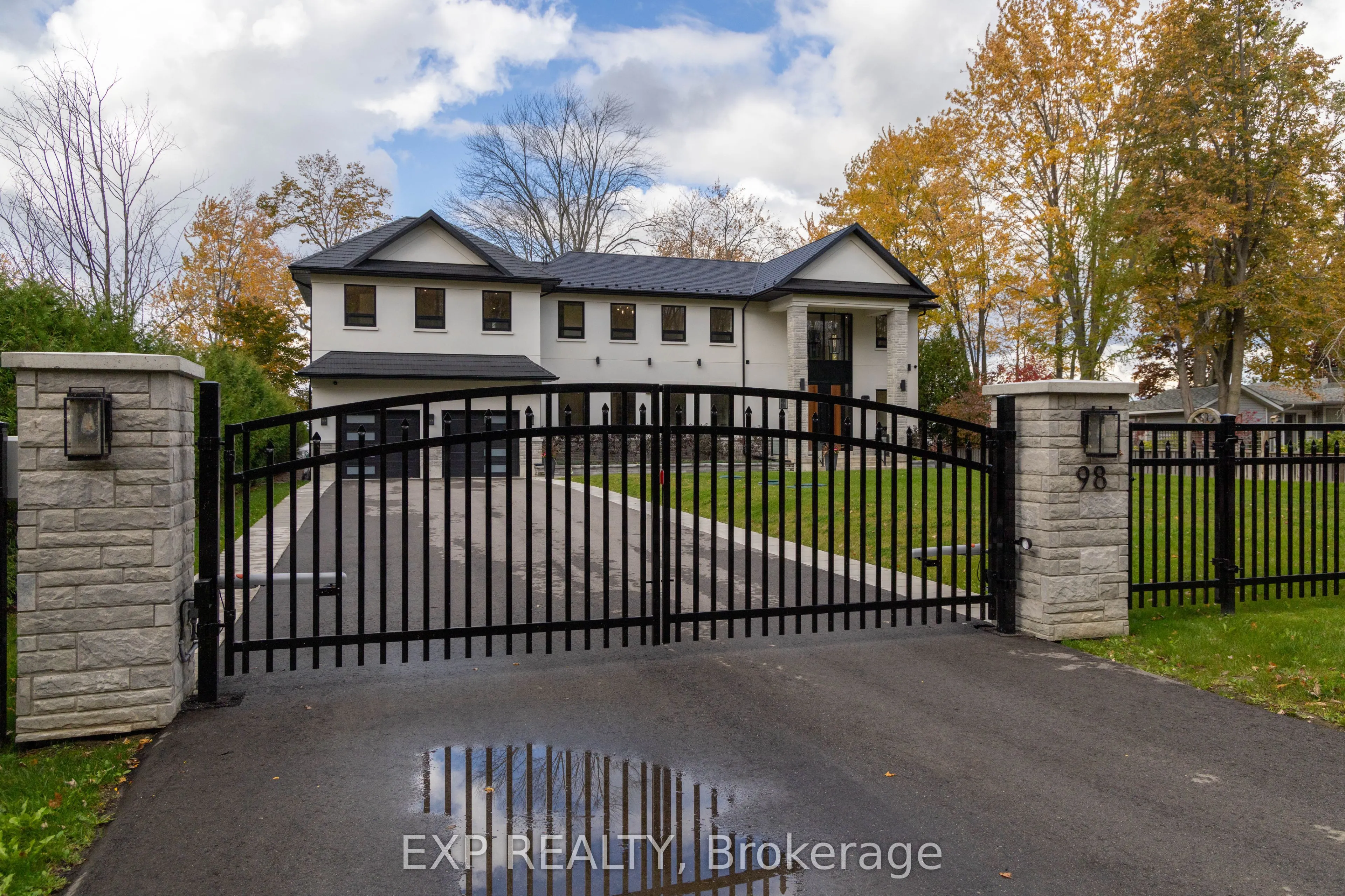 98 Mcrae Beach Road S