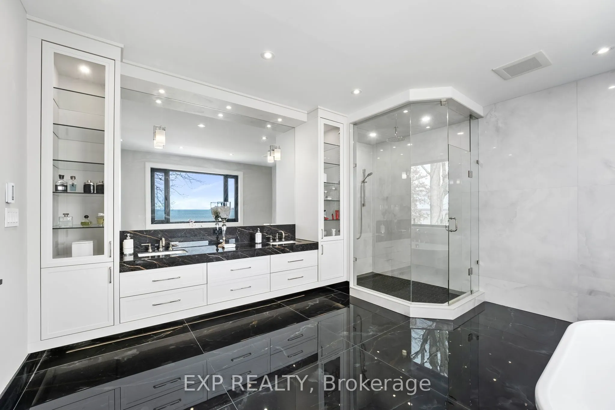 98 Mcrae Beach Road S