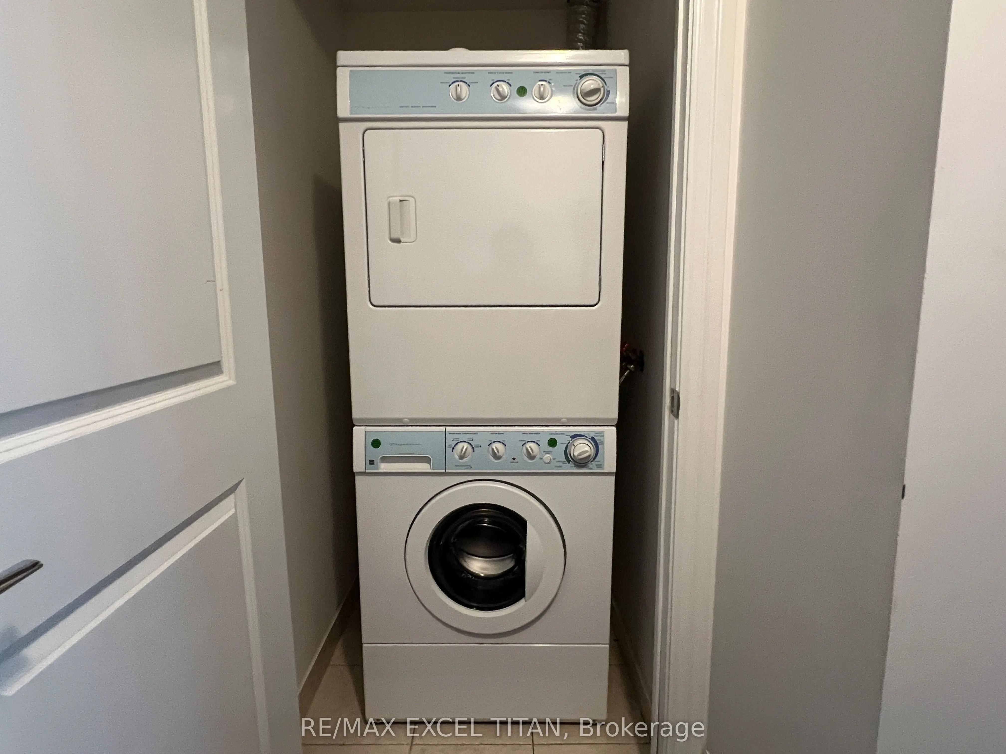 111 Upper Duke Crescent, #607