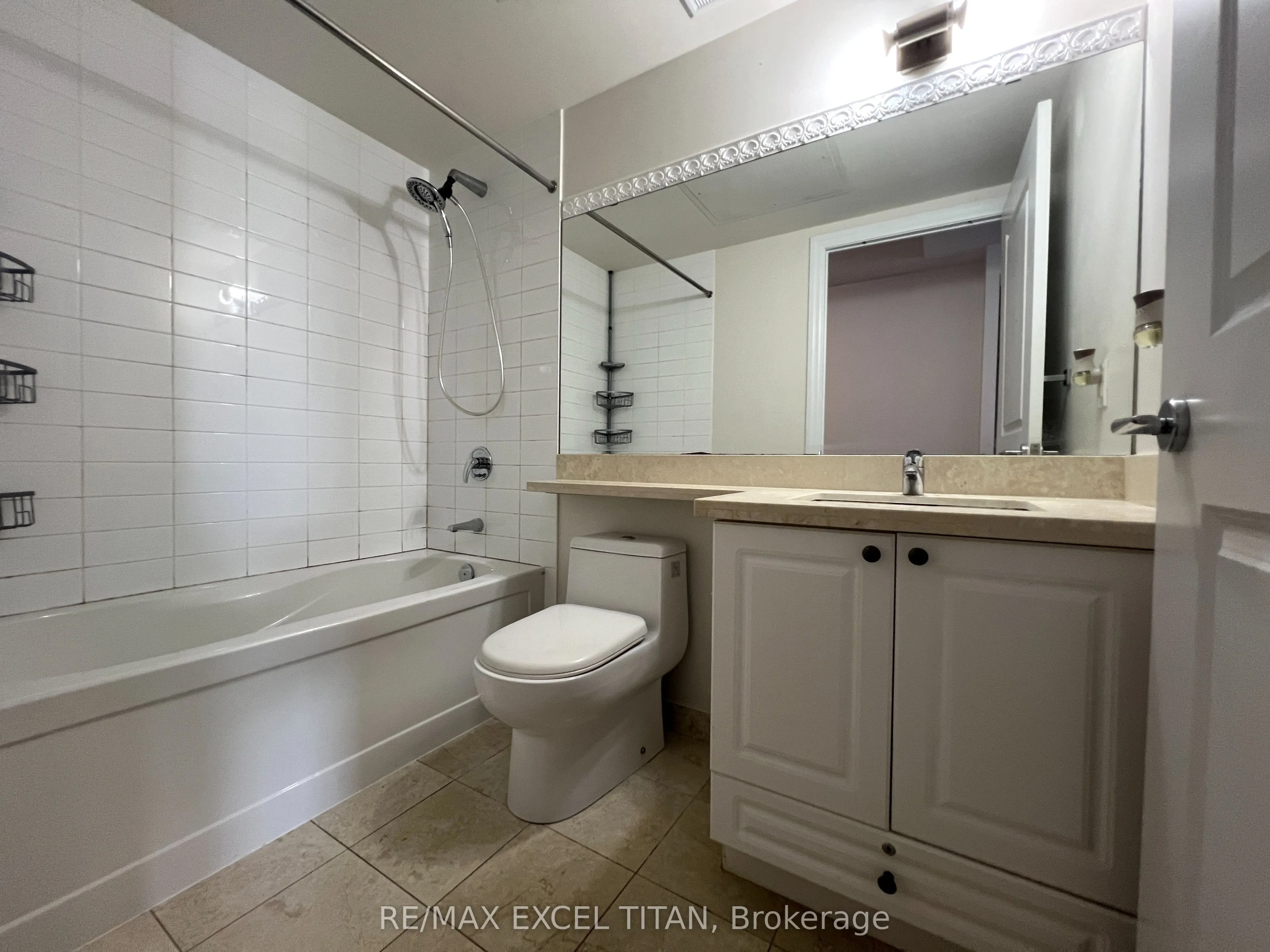 111 Upper Duke Crescent, #607