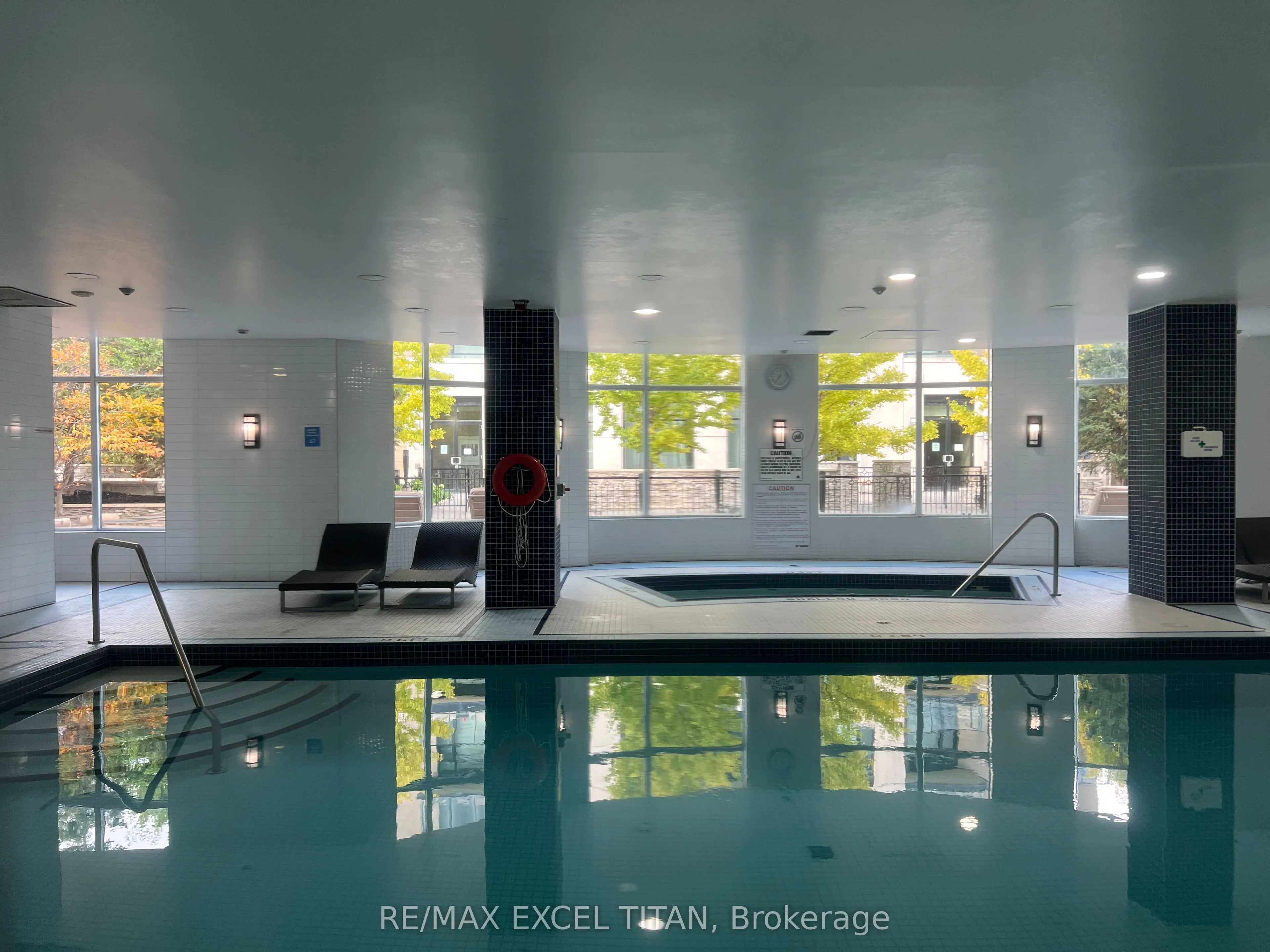 111 Upper Duke Crescent, #607