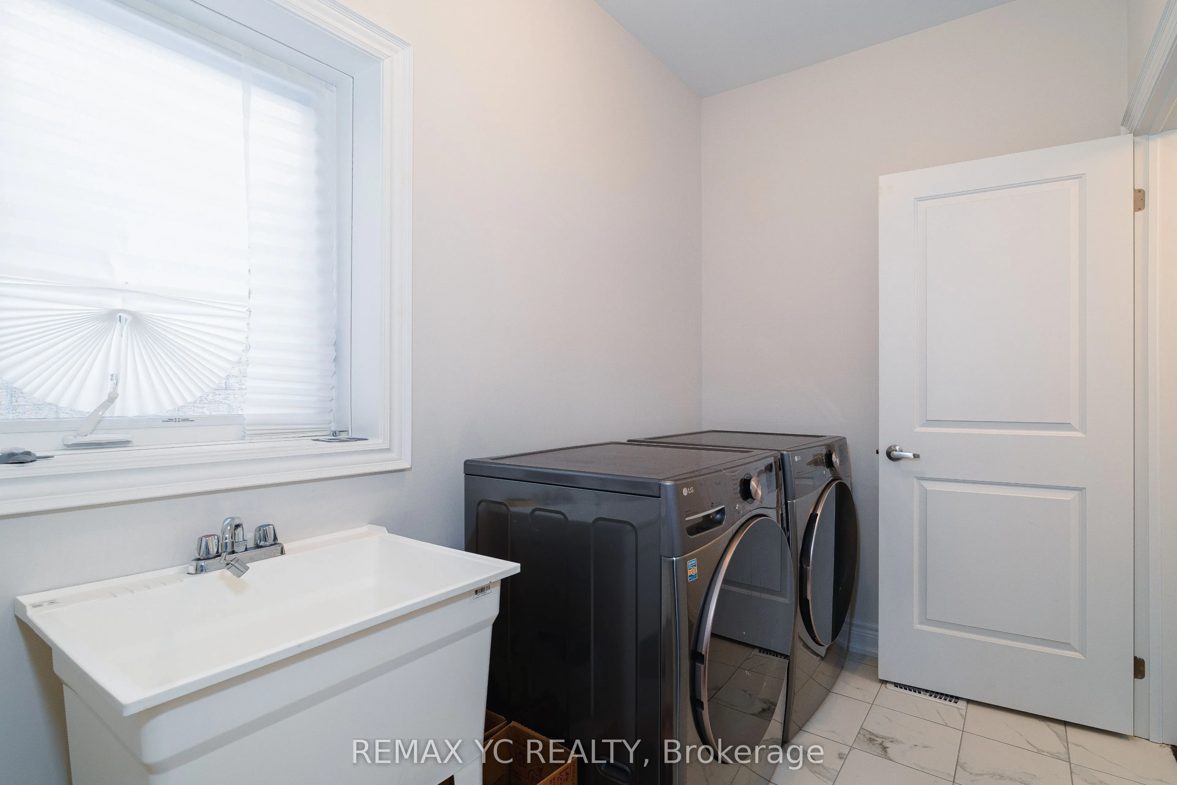 17 Hitching Post Lane