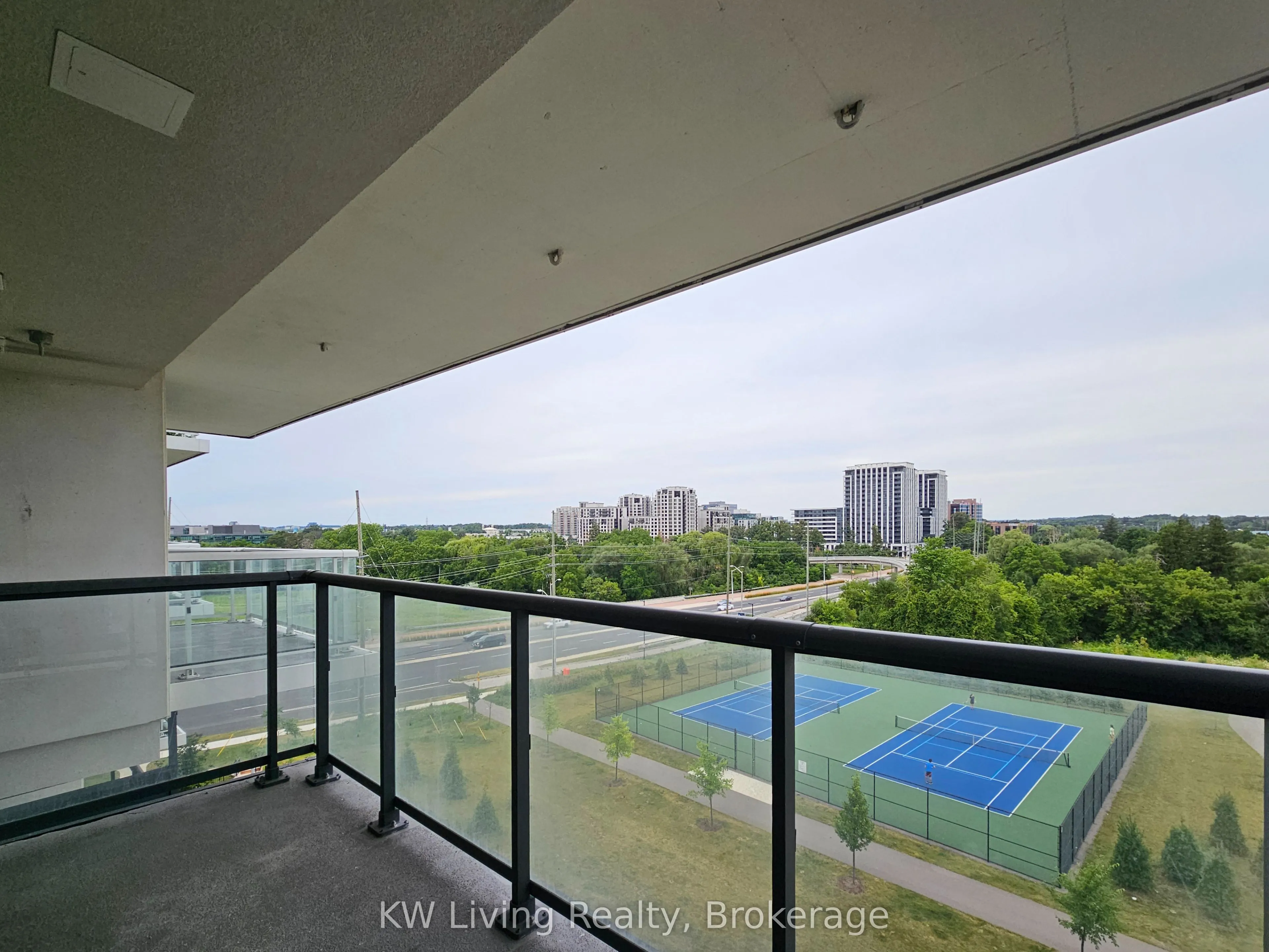 10 Rouge Valley Drive W, #628A