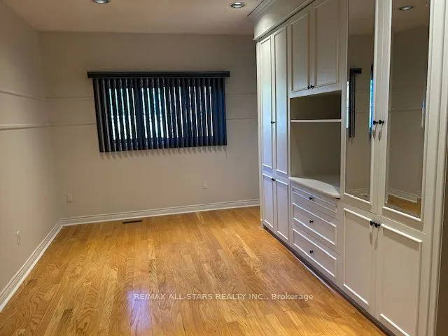 171 Shaftsbury Avenue, #Main Floor