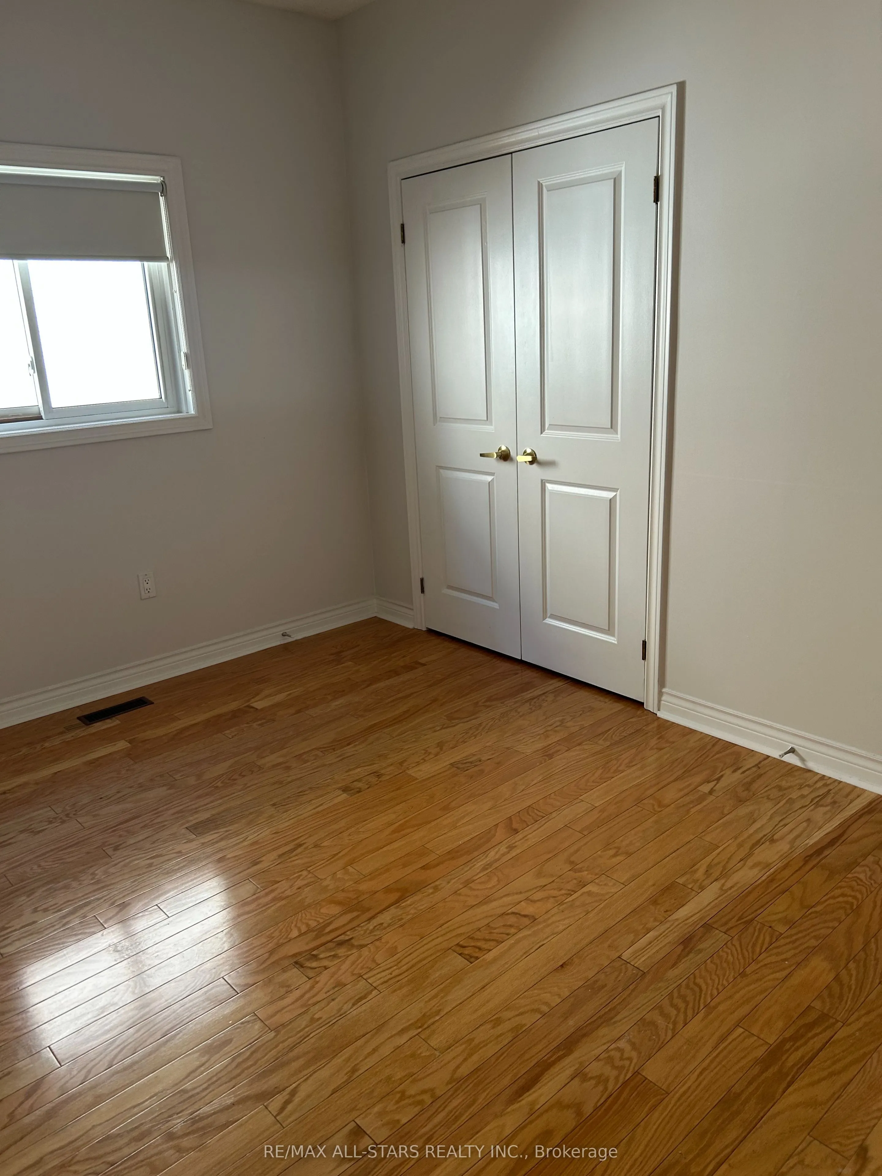 171 Shaftsbury Avenue, #Main Floor