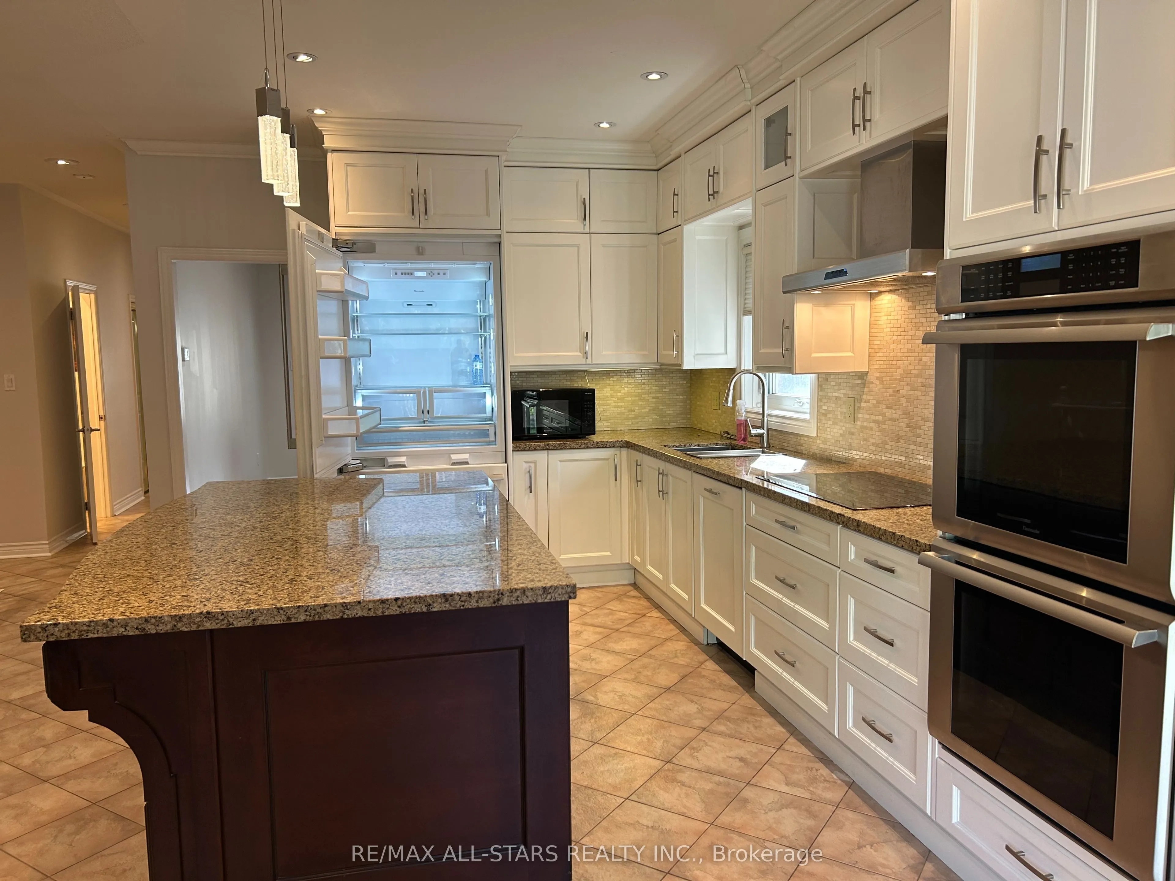 171 Shaftsbury Avenue, #Main Floor