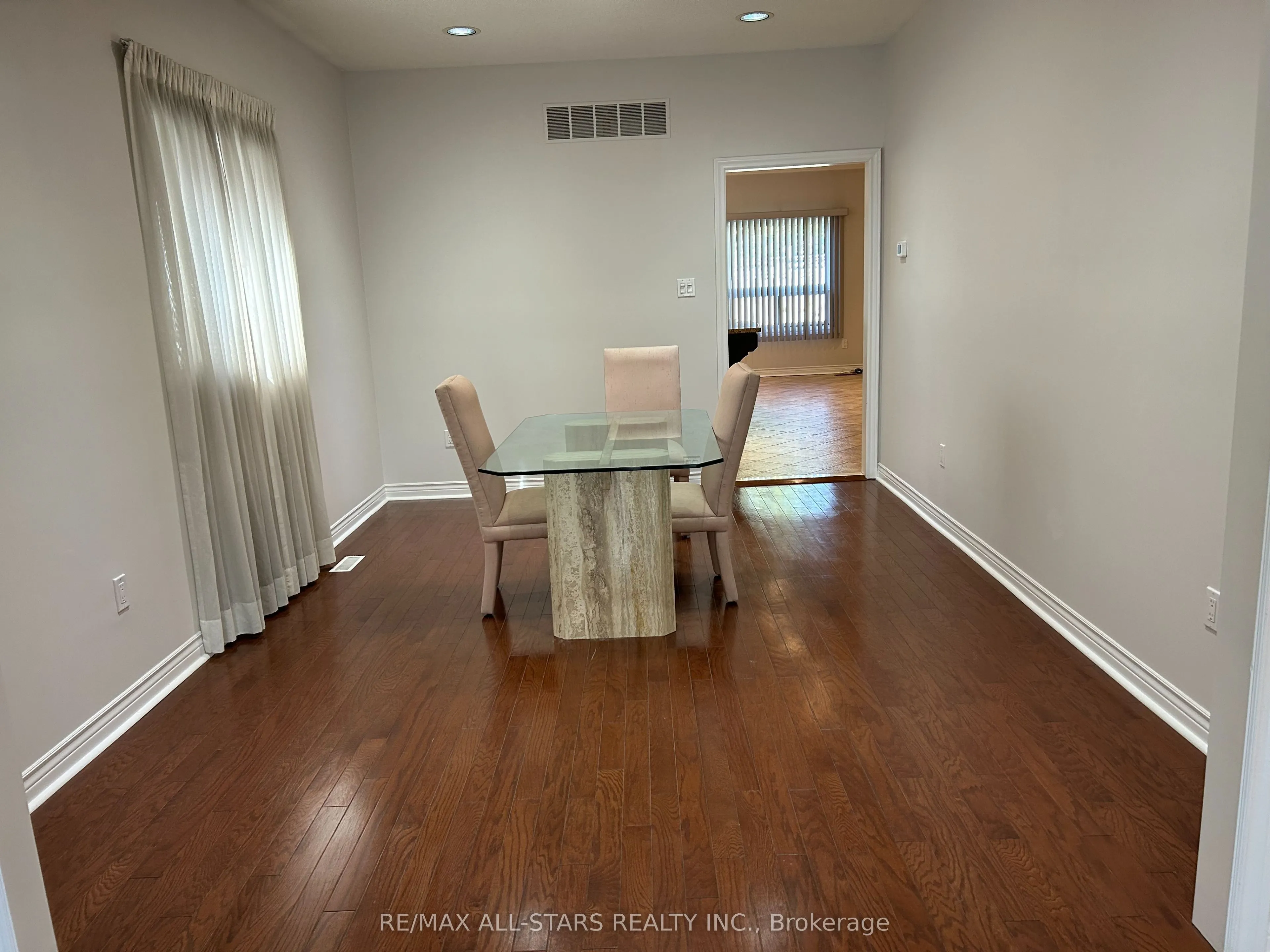 171 Shaftsbury Avenue, #Main Floor
