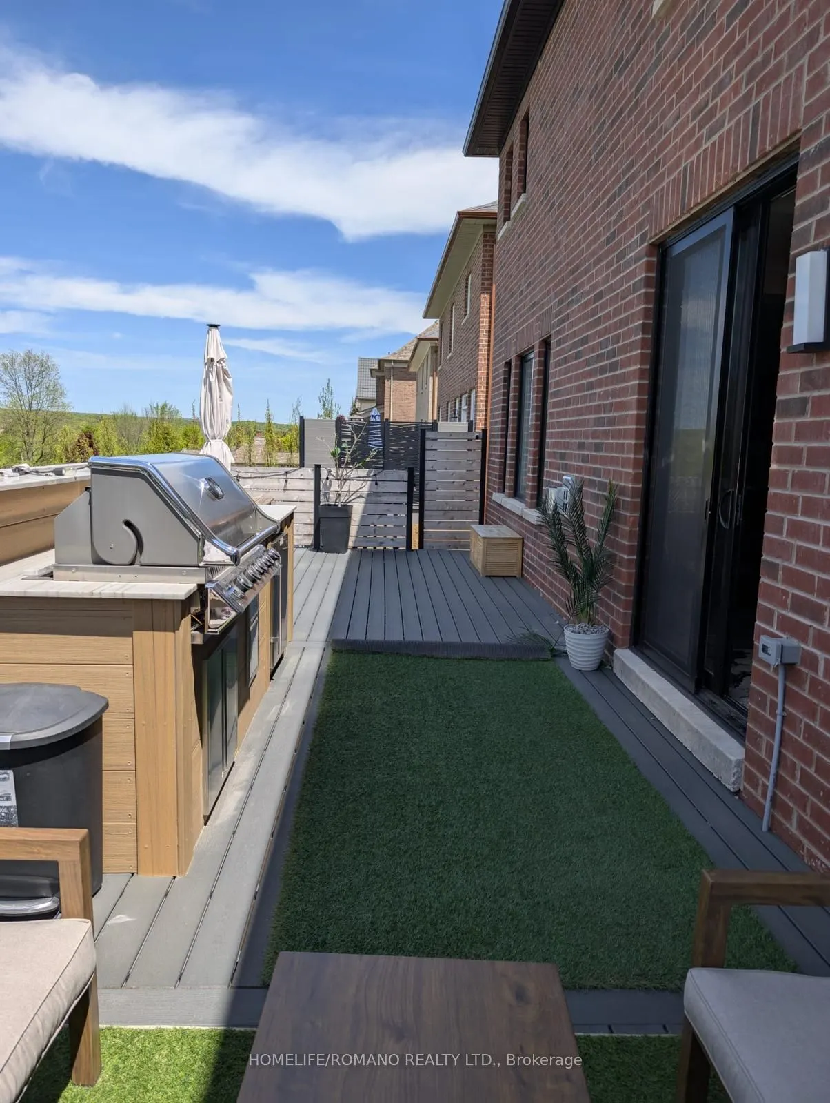 6 Bluff Trail, #Main &  2nd