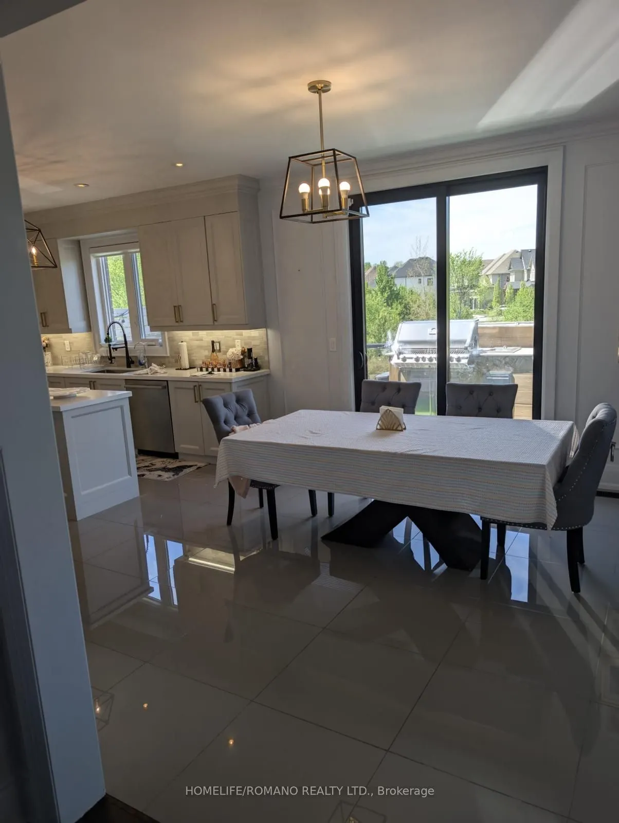 6 Bluff Trail, #Main &  2nd