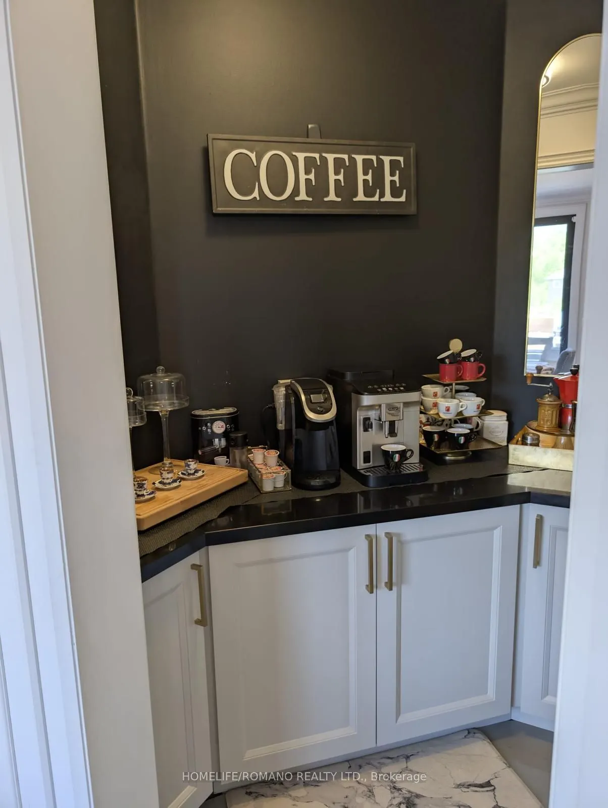 6 Bluff Trail, #Main &  2nd