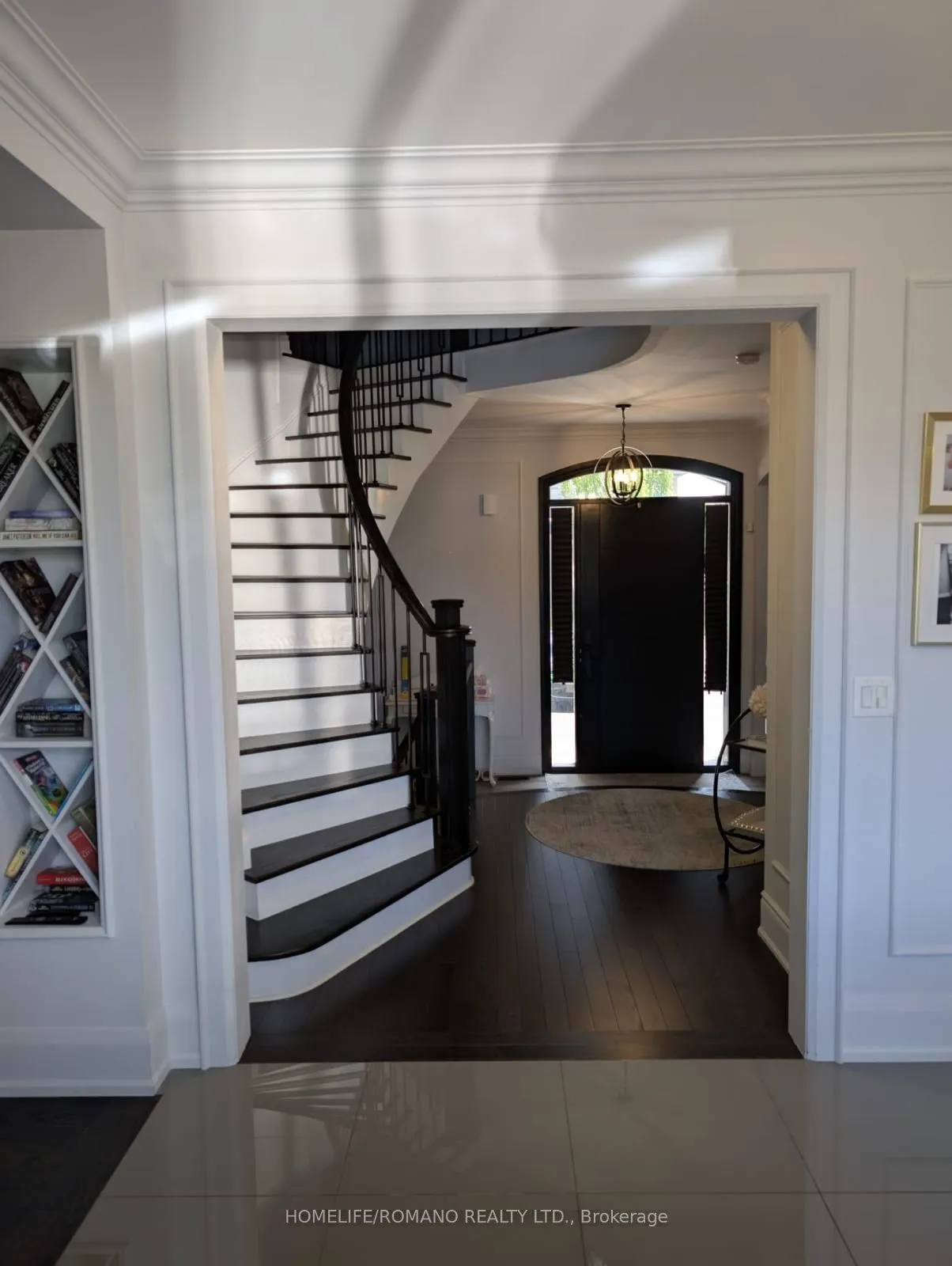 6 Bluff Trail, #Main &  2nd