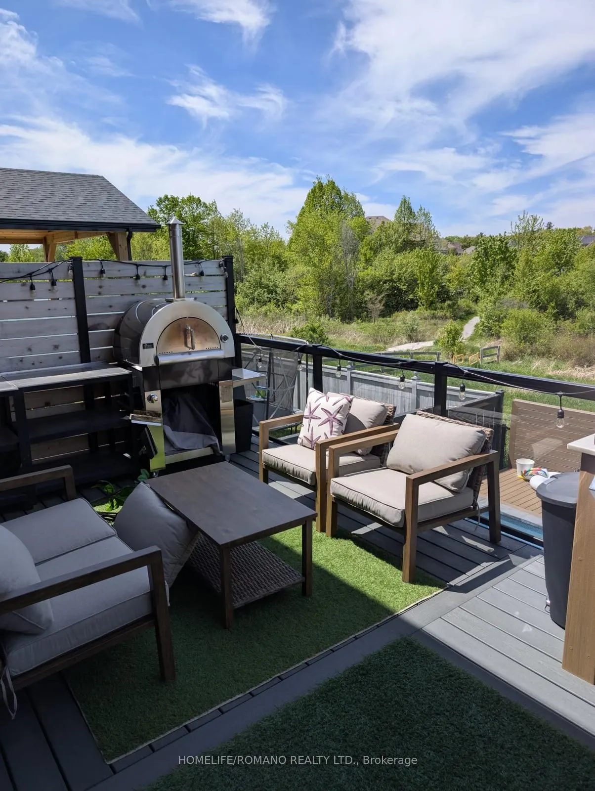 6 Bluff Trail, #Main &  2nd