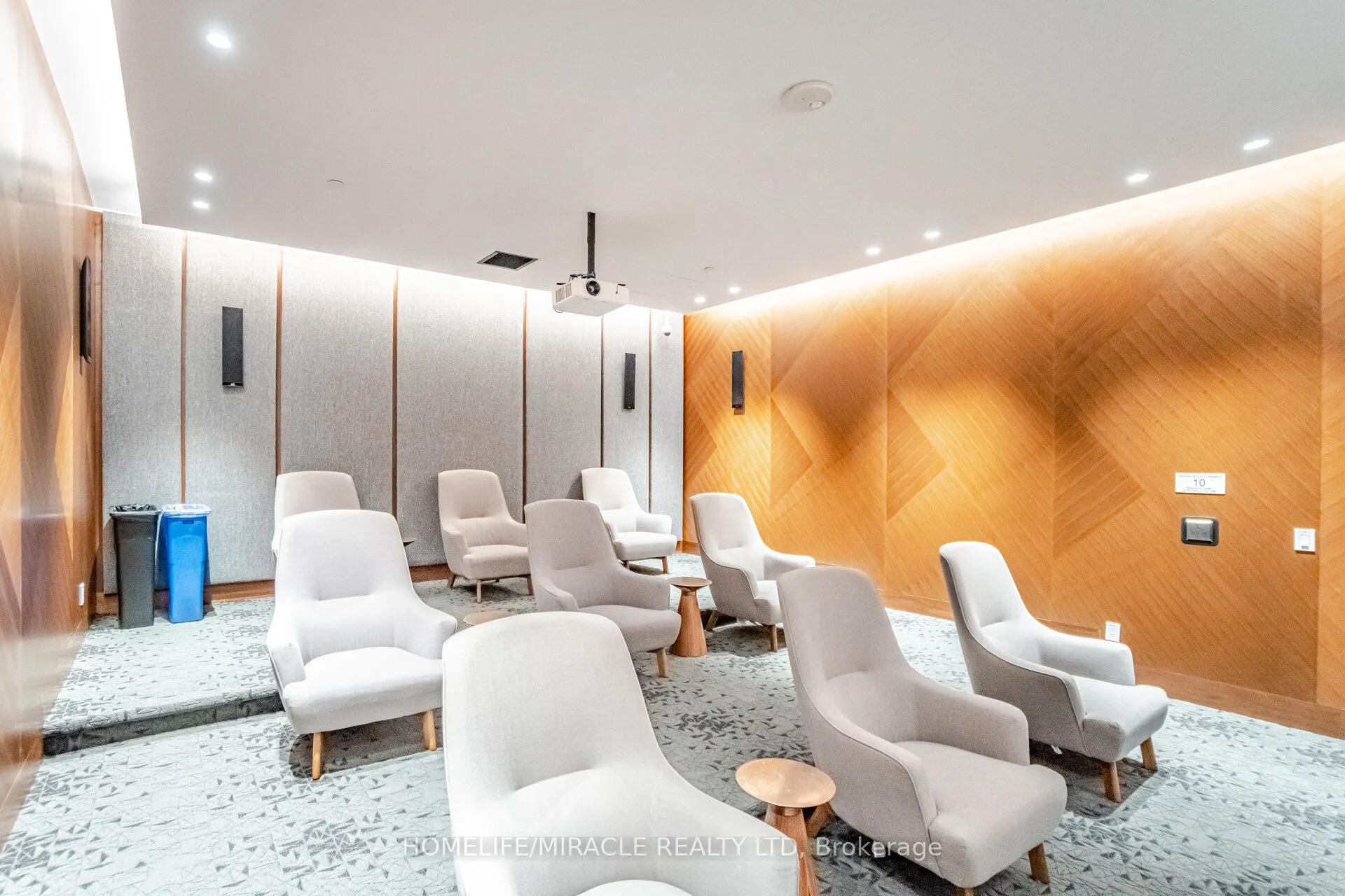 7895 Jane Street, #505