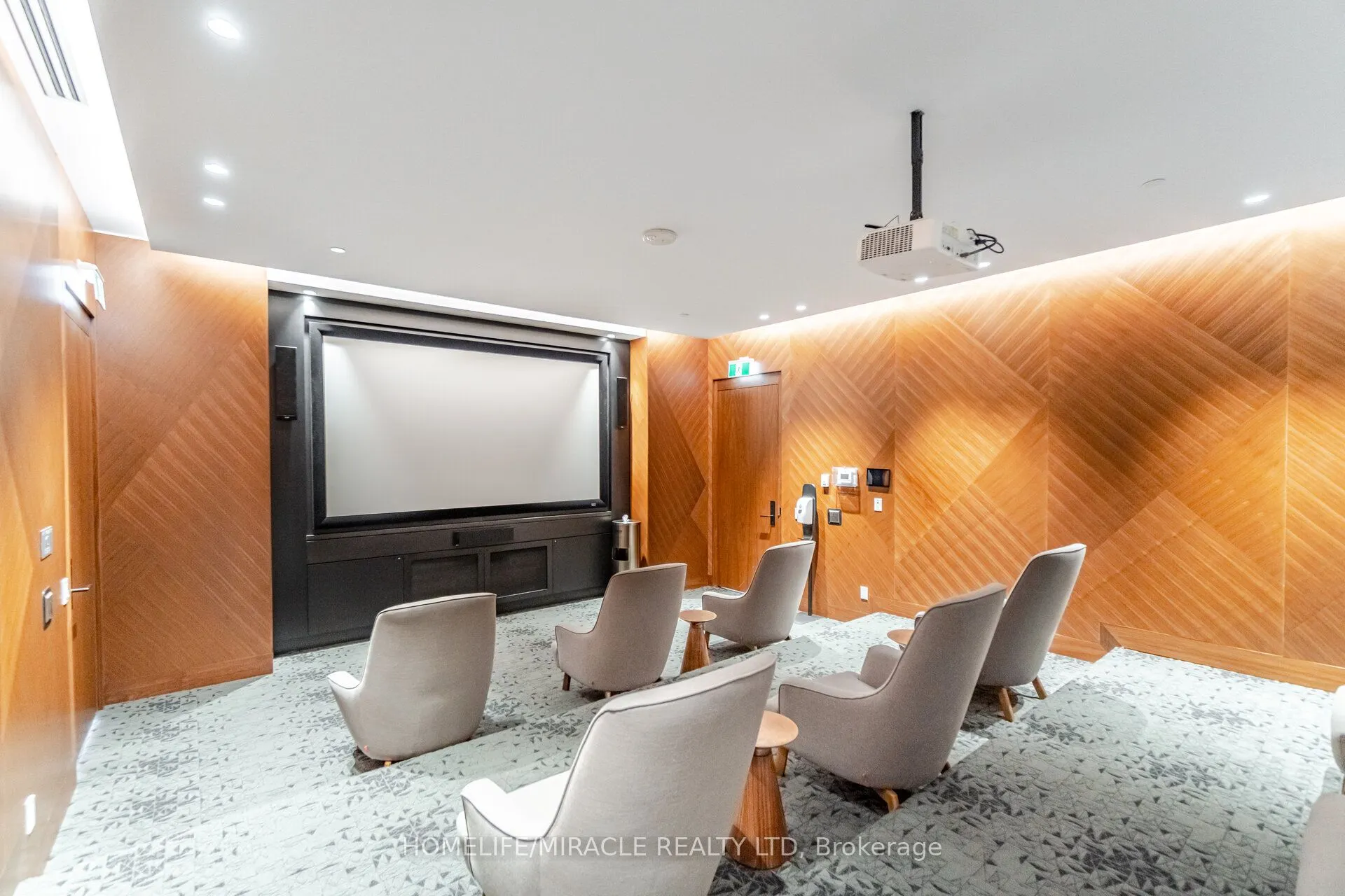 7895 Jane Street, #505