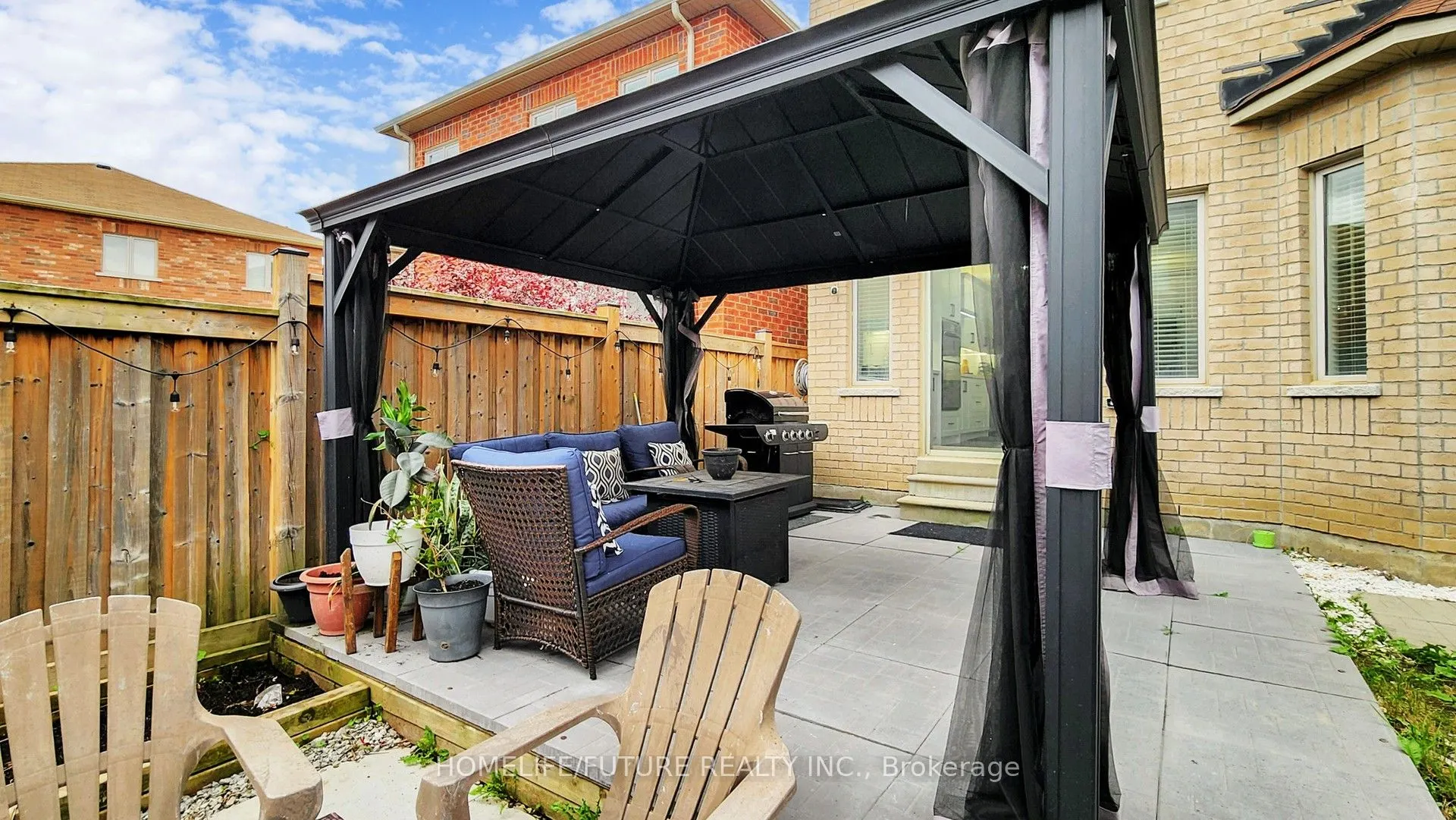 105 Juglans Crescent