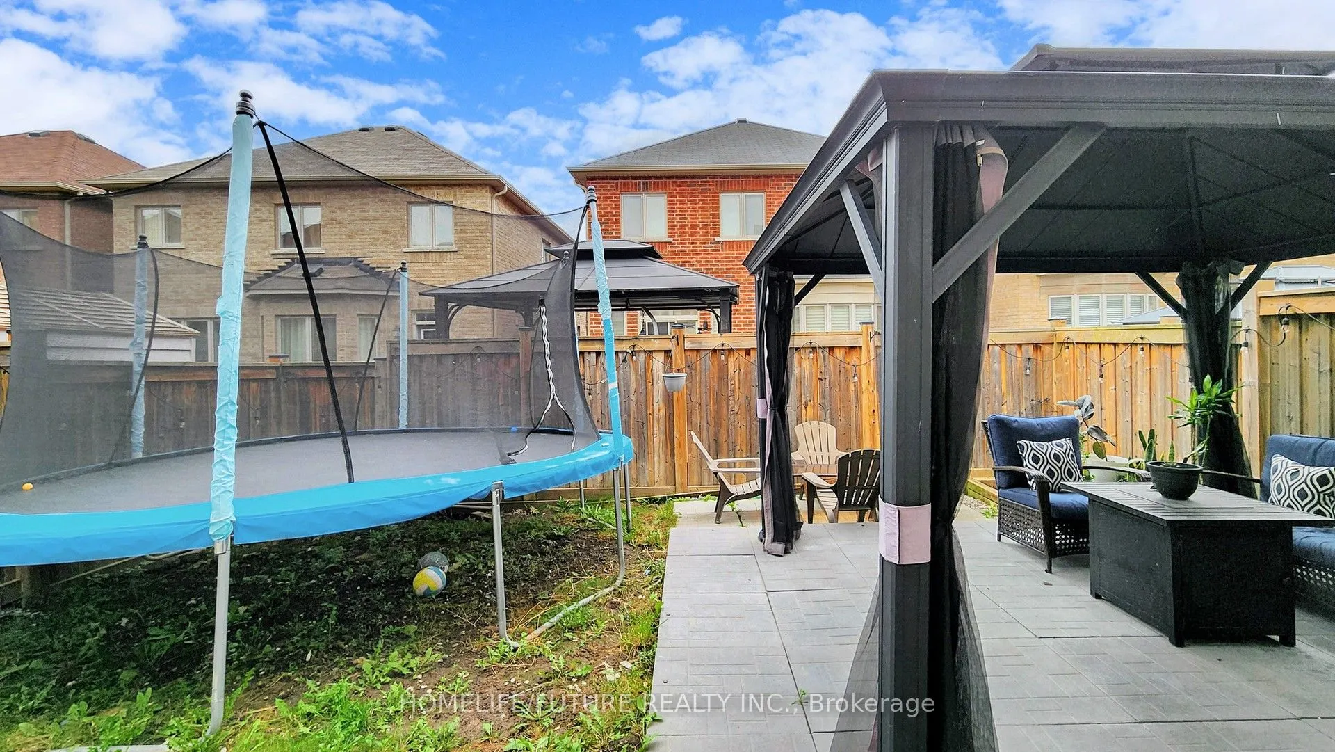 105 Juglans Crescent