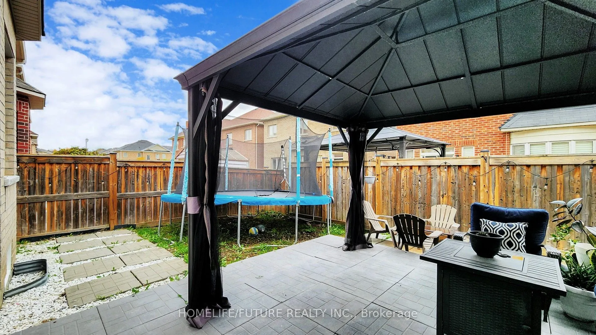 105 Juglans Crescent