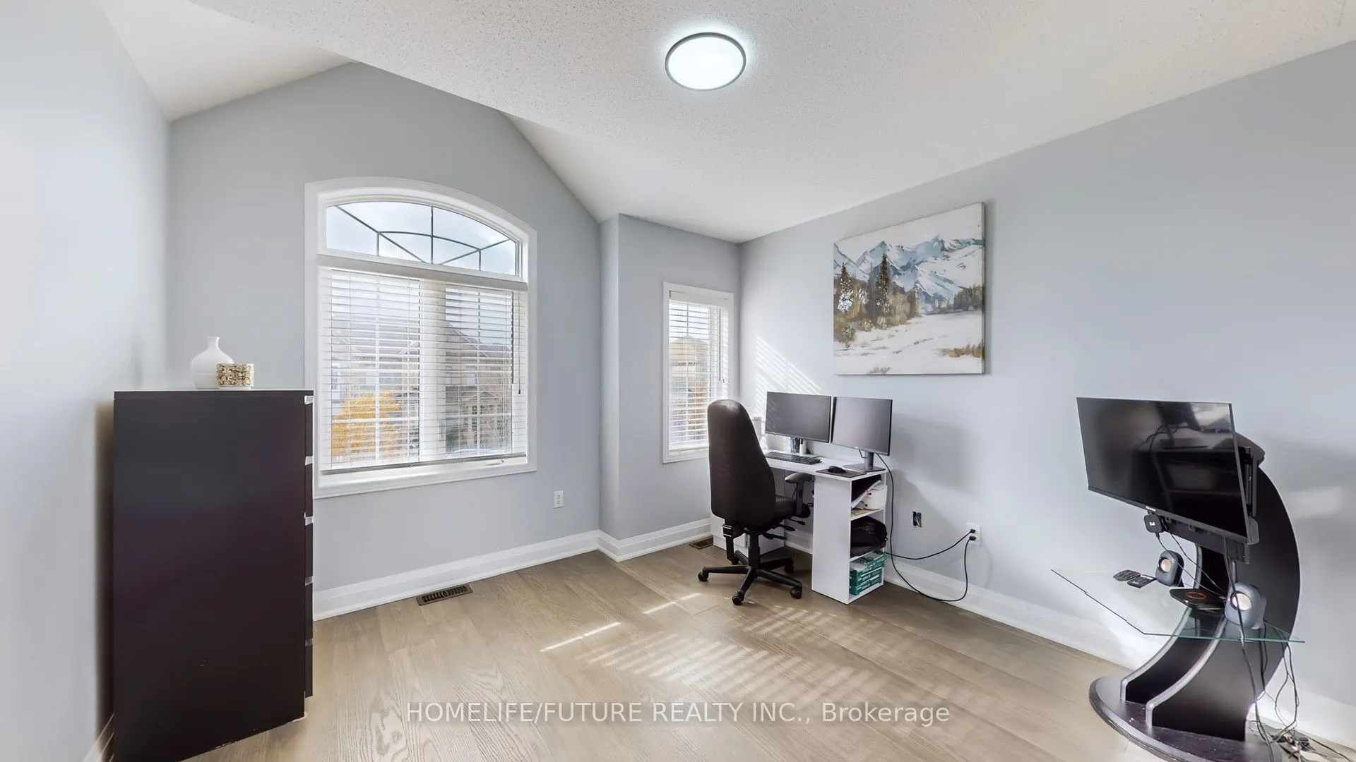 105 Juglans Crescent