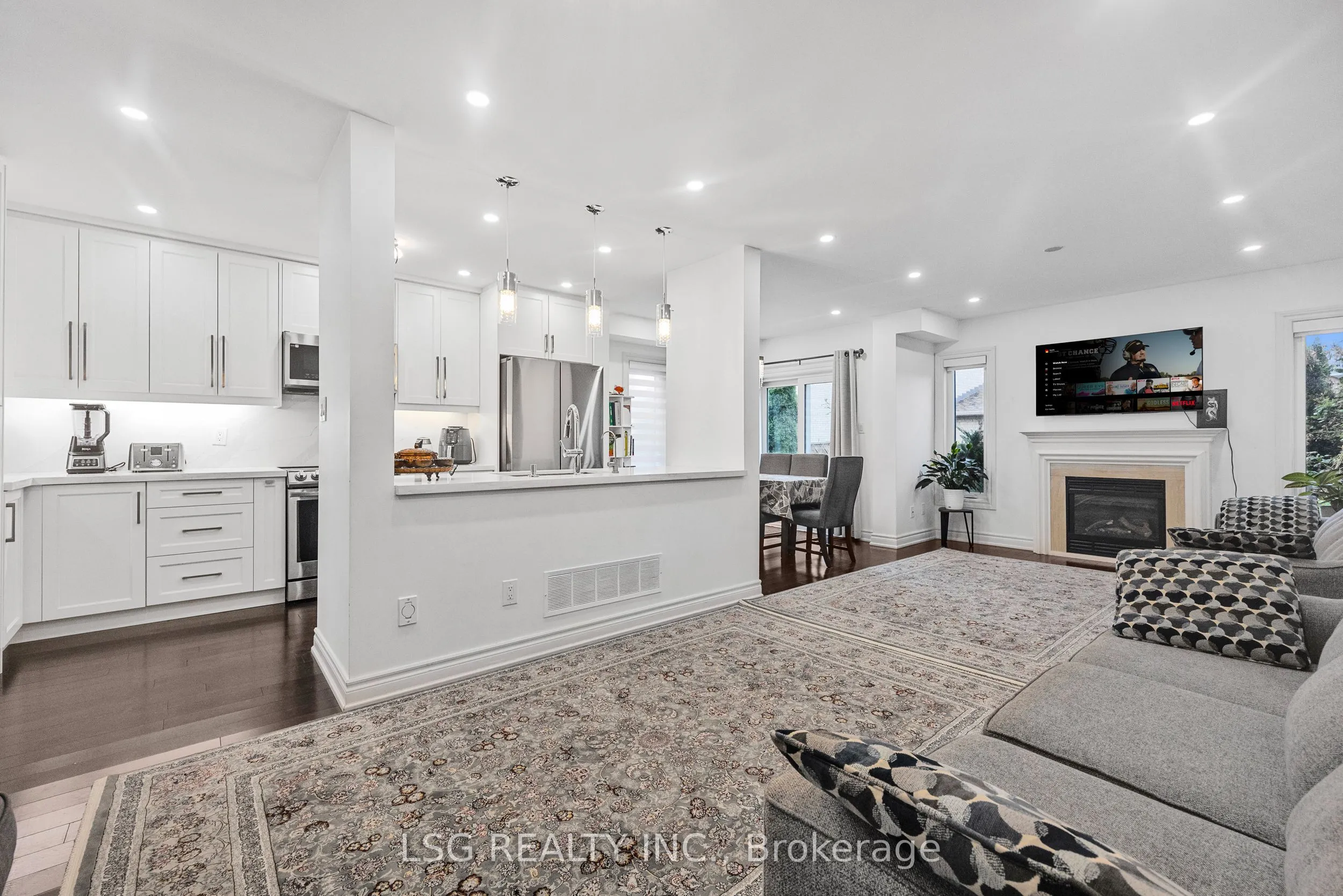 223 Foxfield Crescent