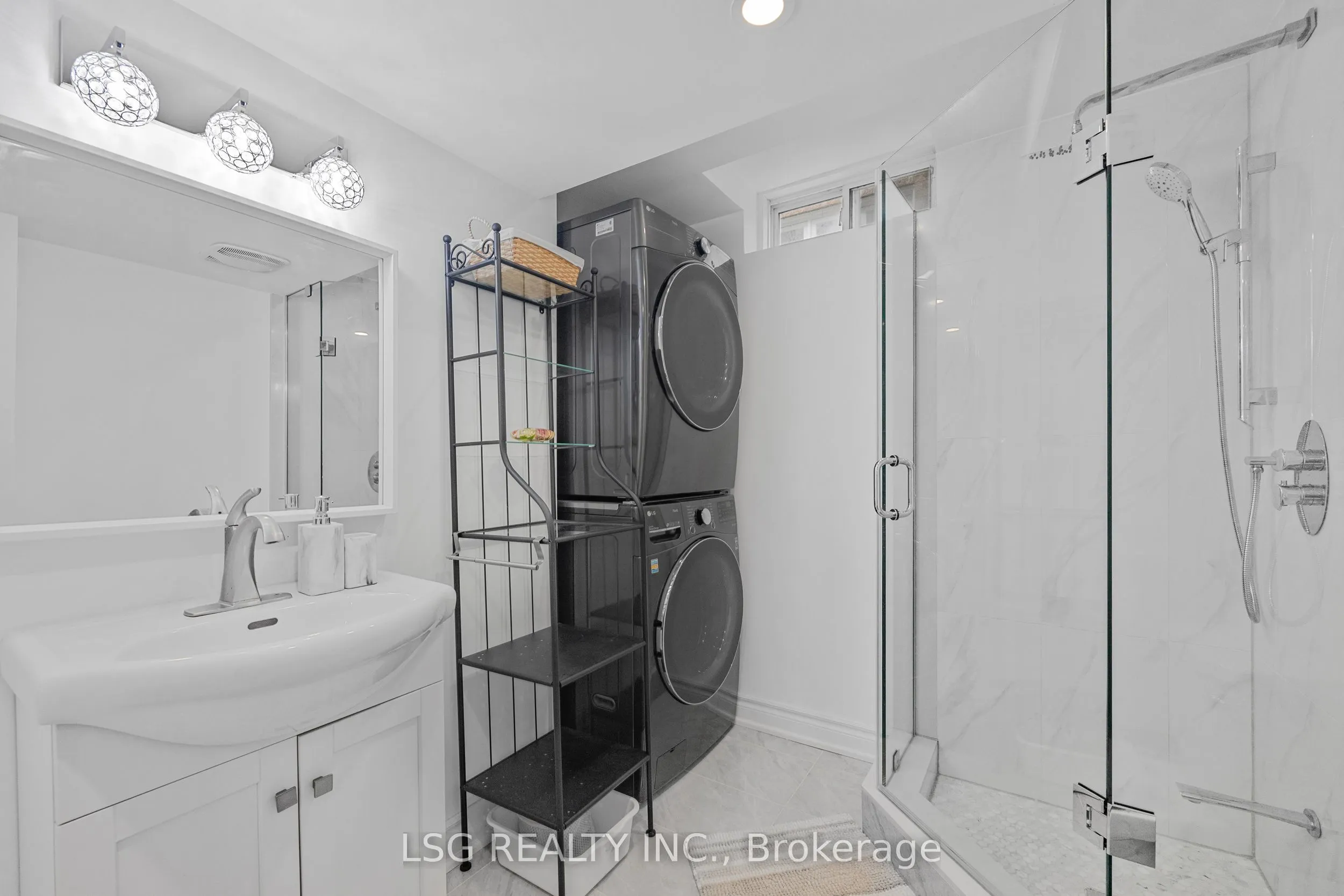 223 Foxfield Crescent