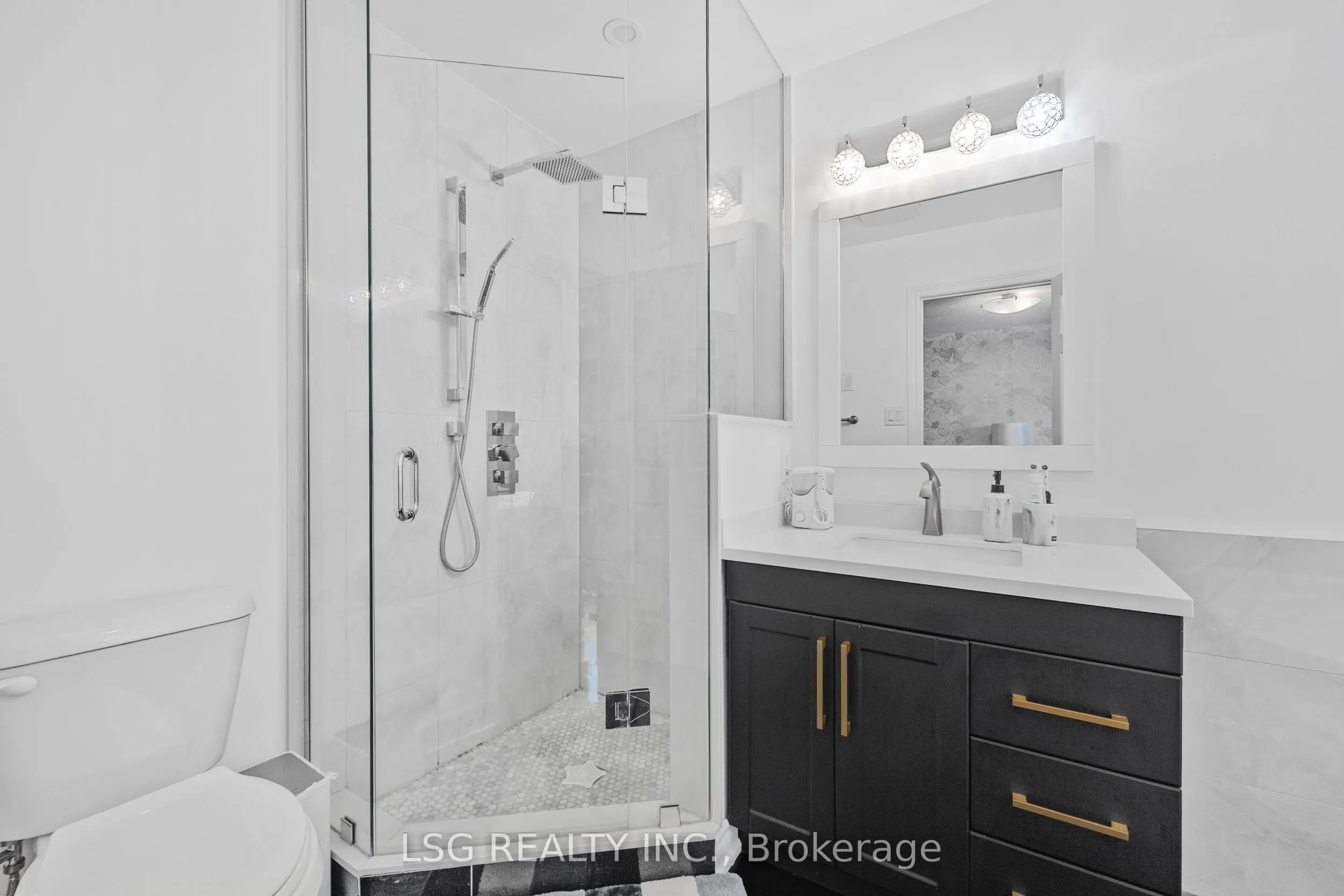 223 Foxfield Crescent