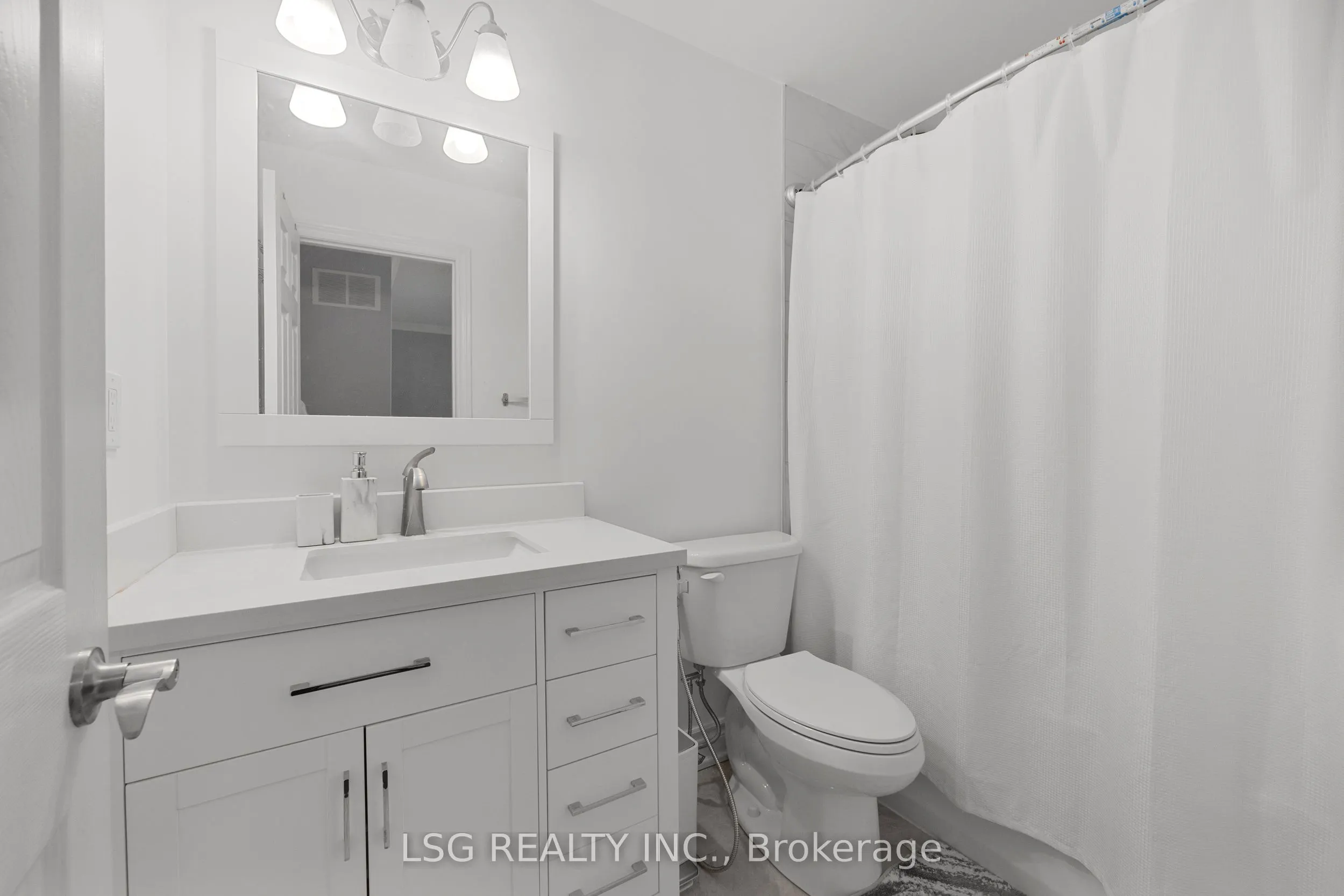 223 Foxfield Crescent