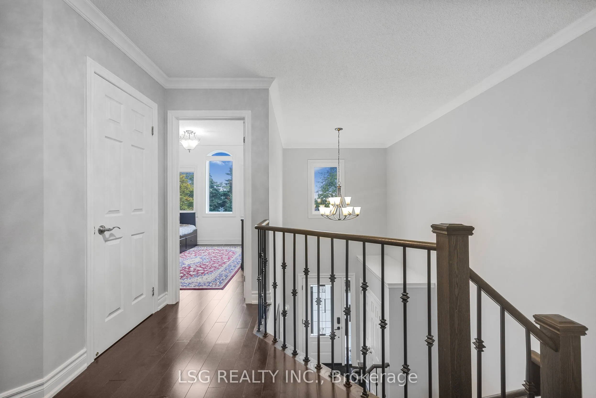 223 Foxfield Crescent