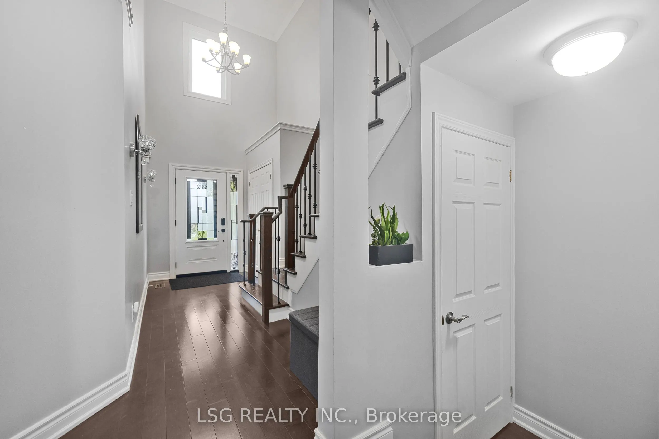 223 Foxfield Crescent