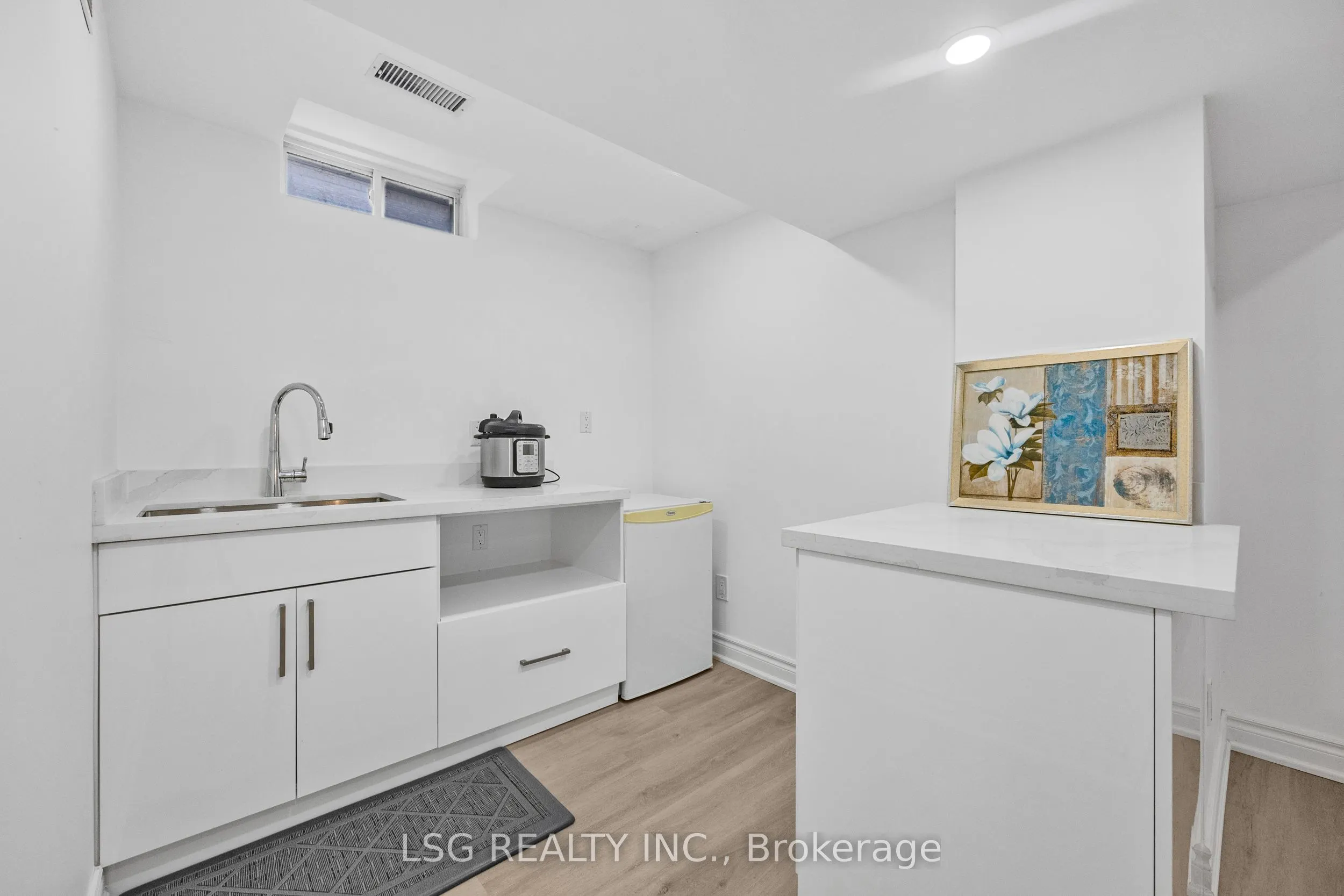 223 Foxfield Crescent