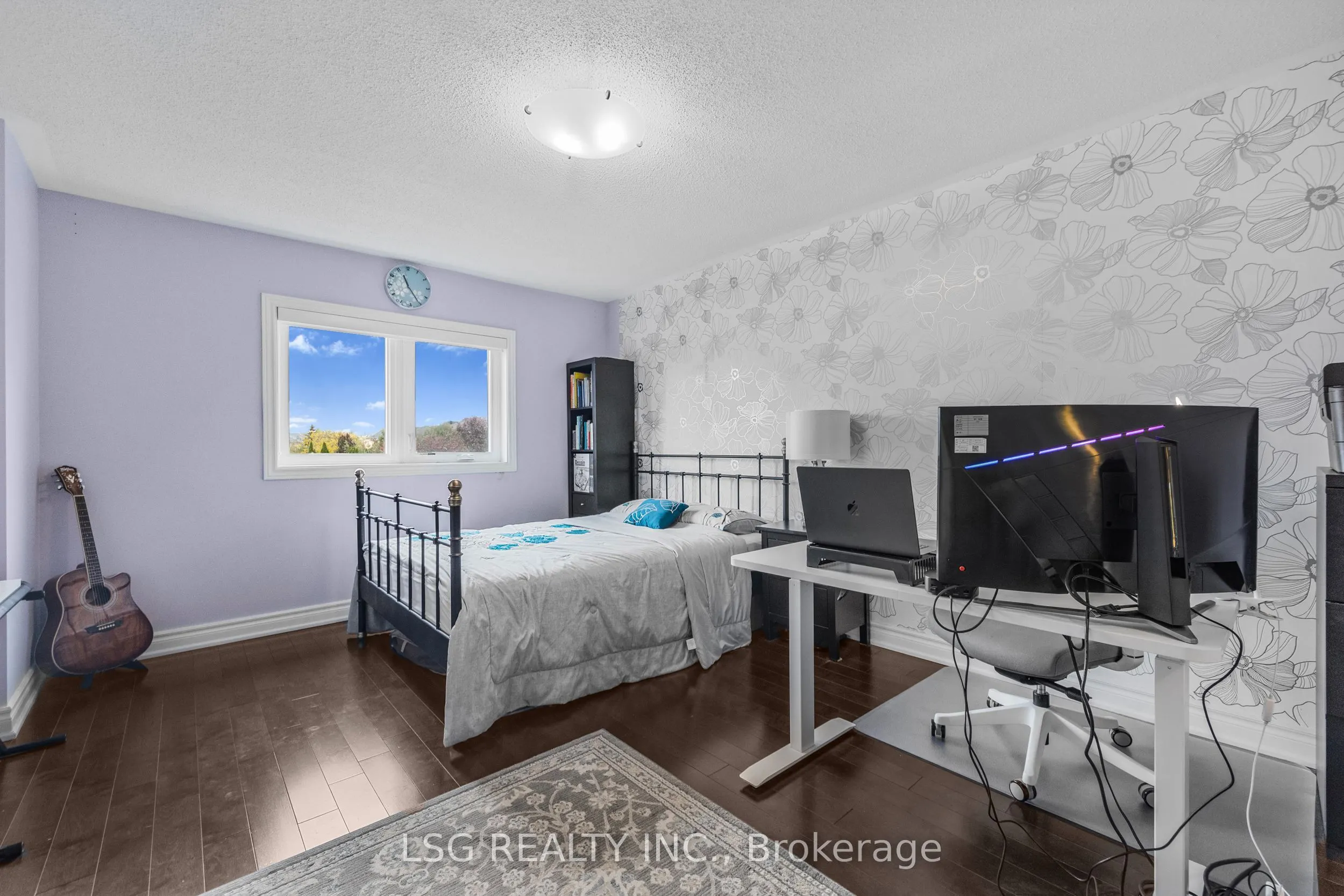 223 Foxfield Crescent