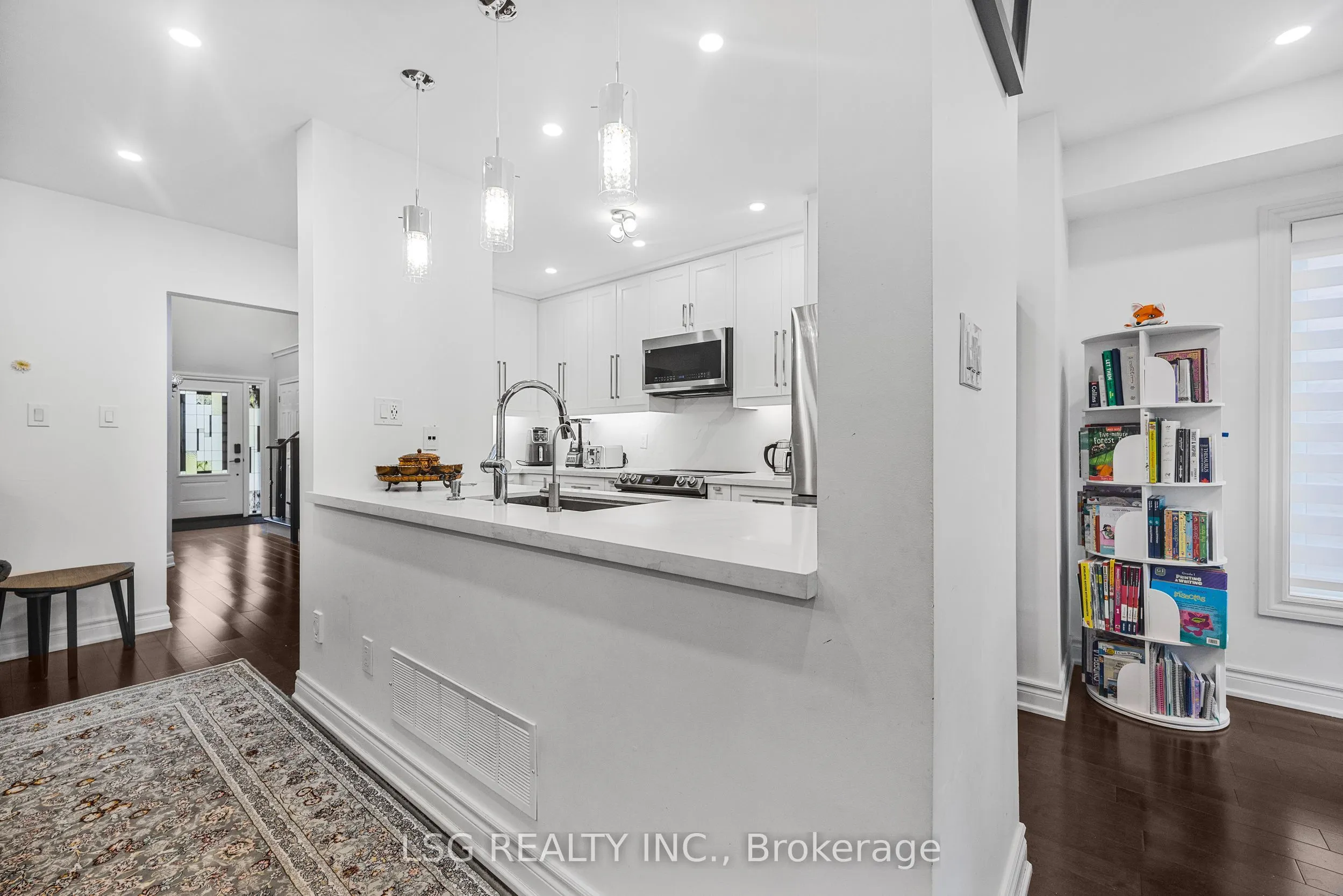 223 Foxfield Crescent