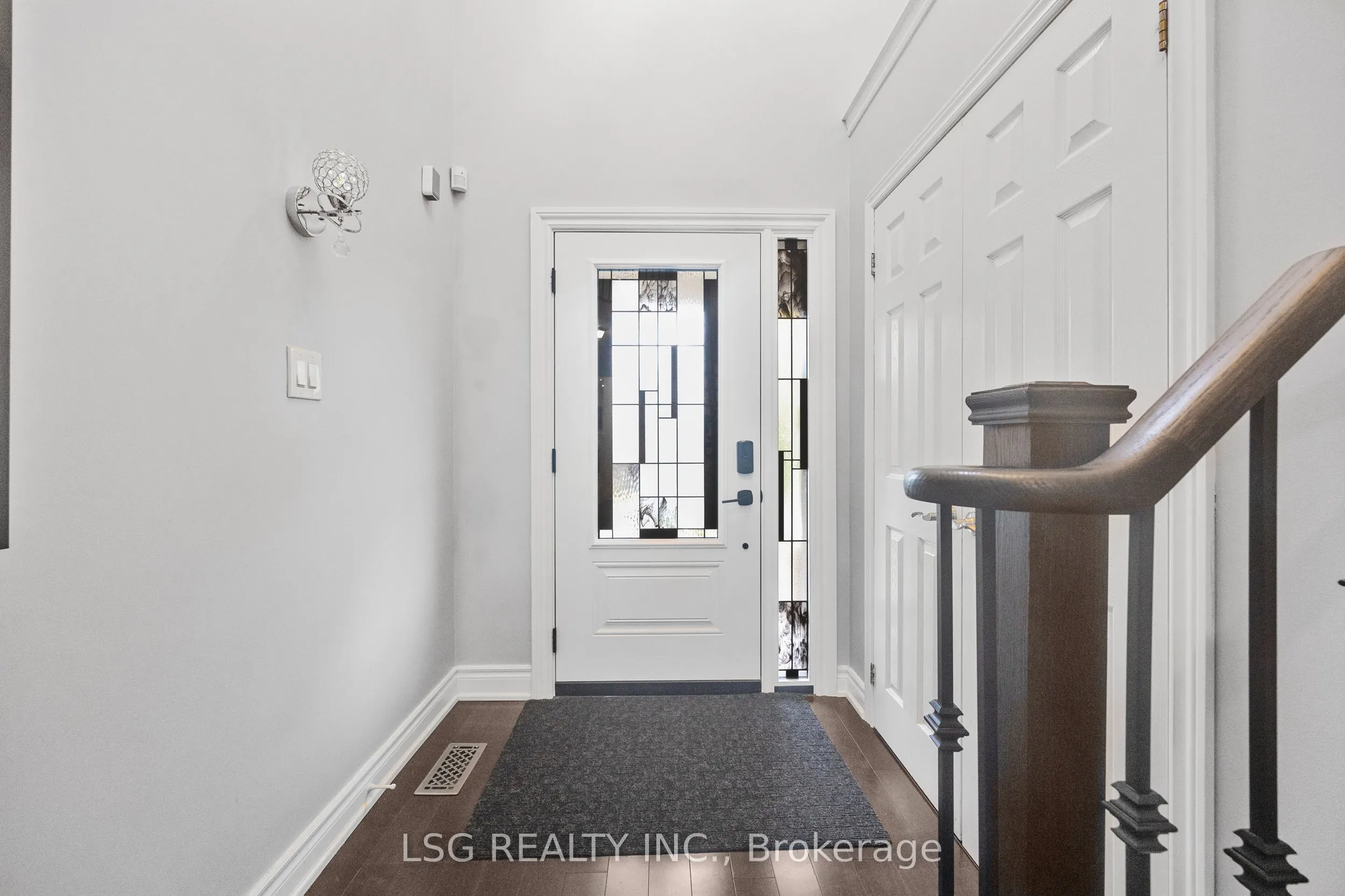 223 Foxfield Crescent