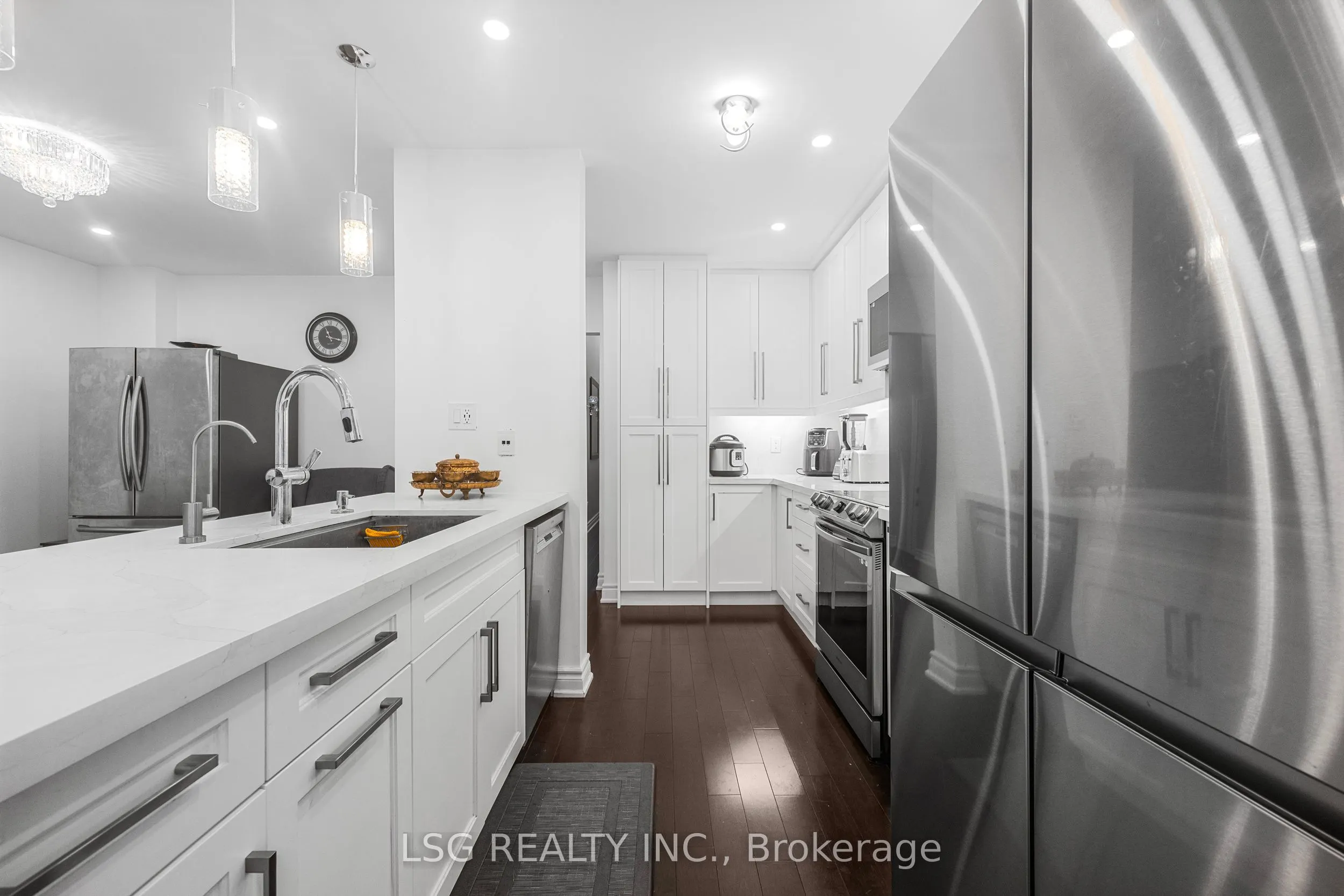 223 Foxfield Crescent