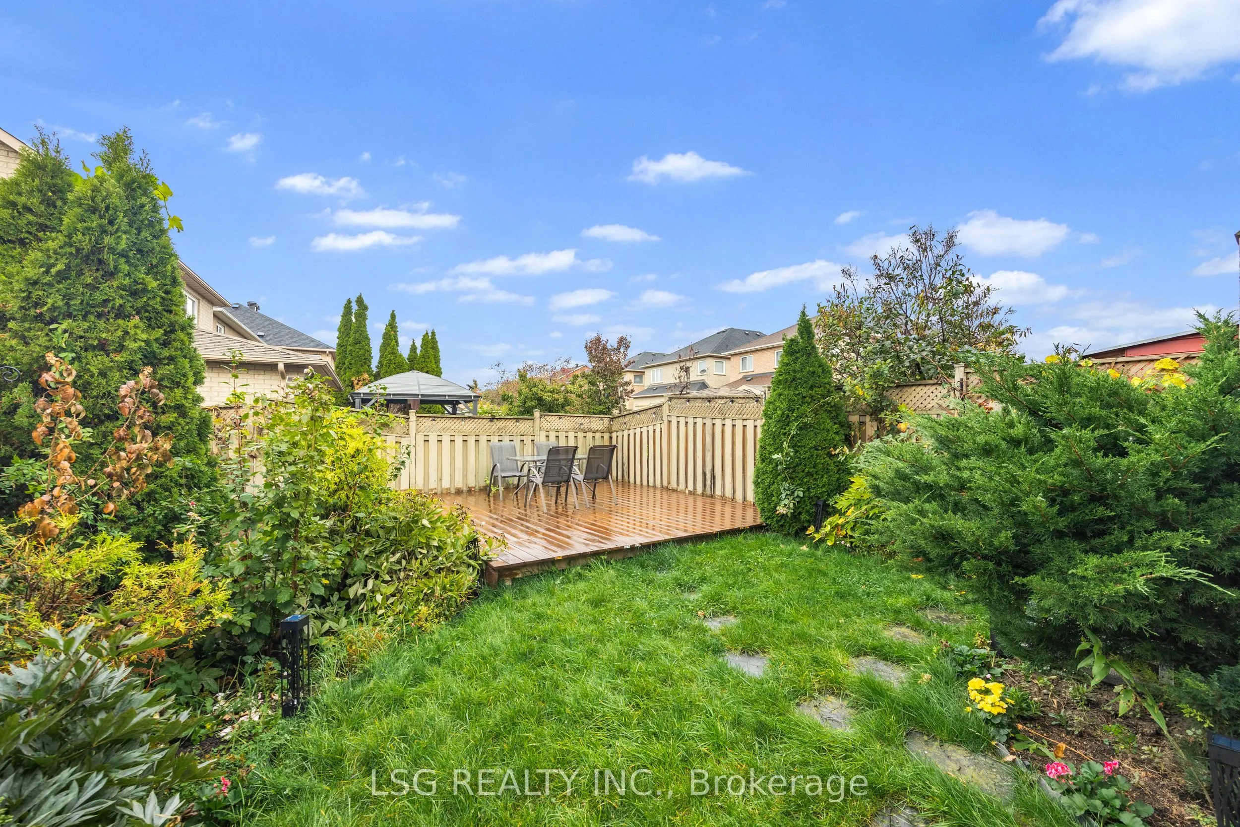 223 Foxfield Crescent