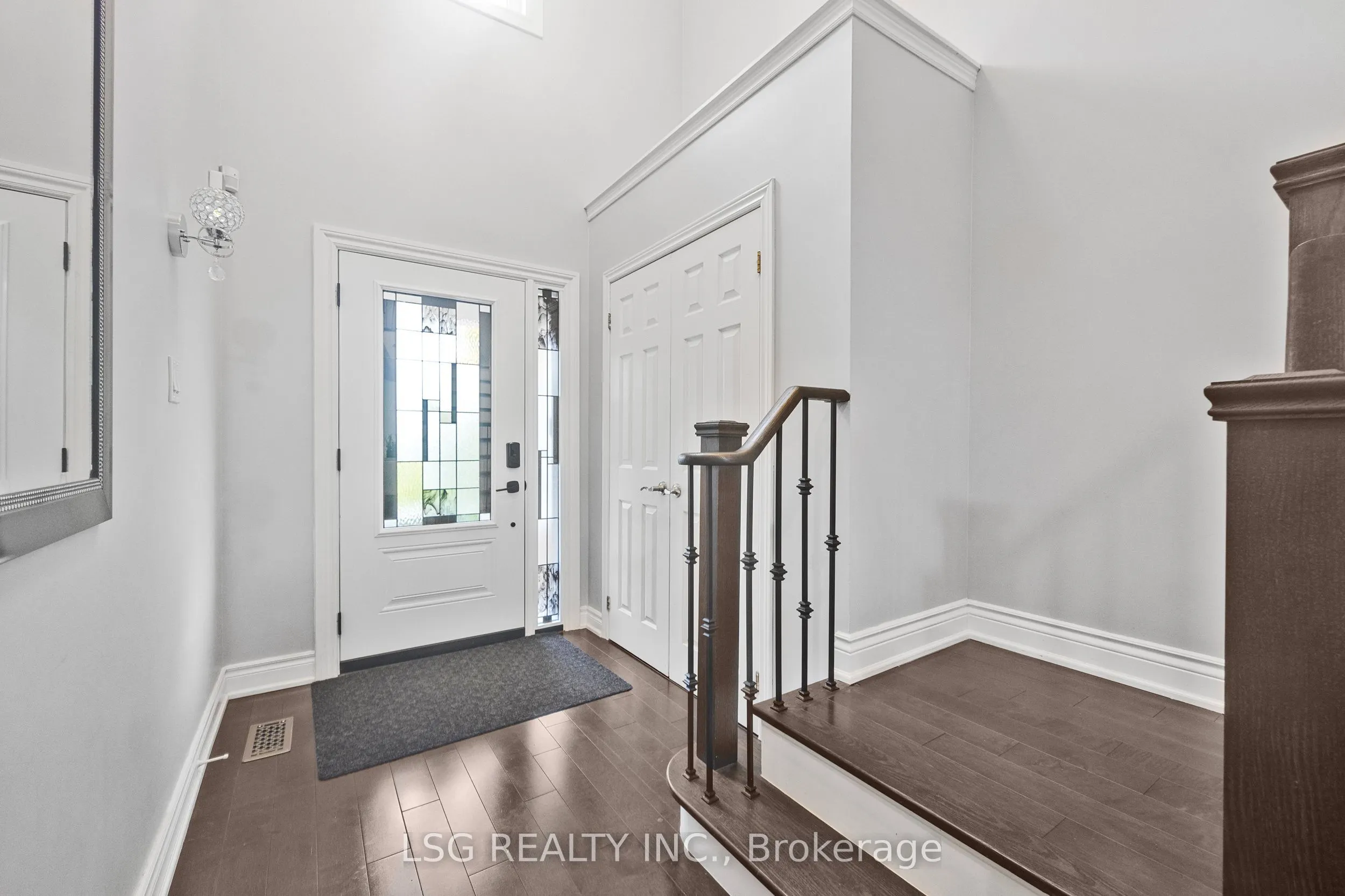 223 Foxfield Crescent