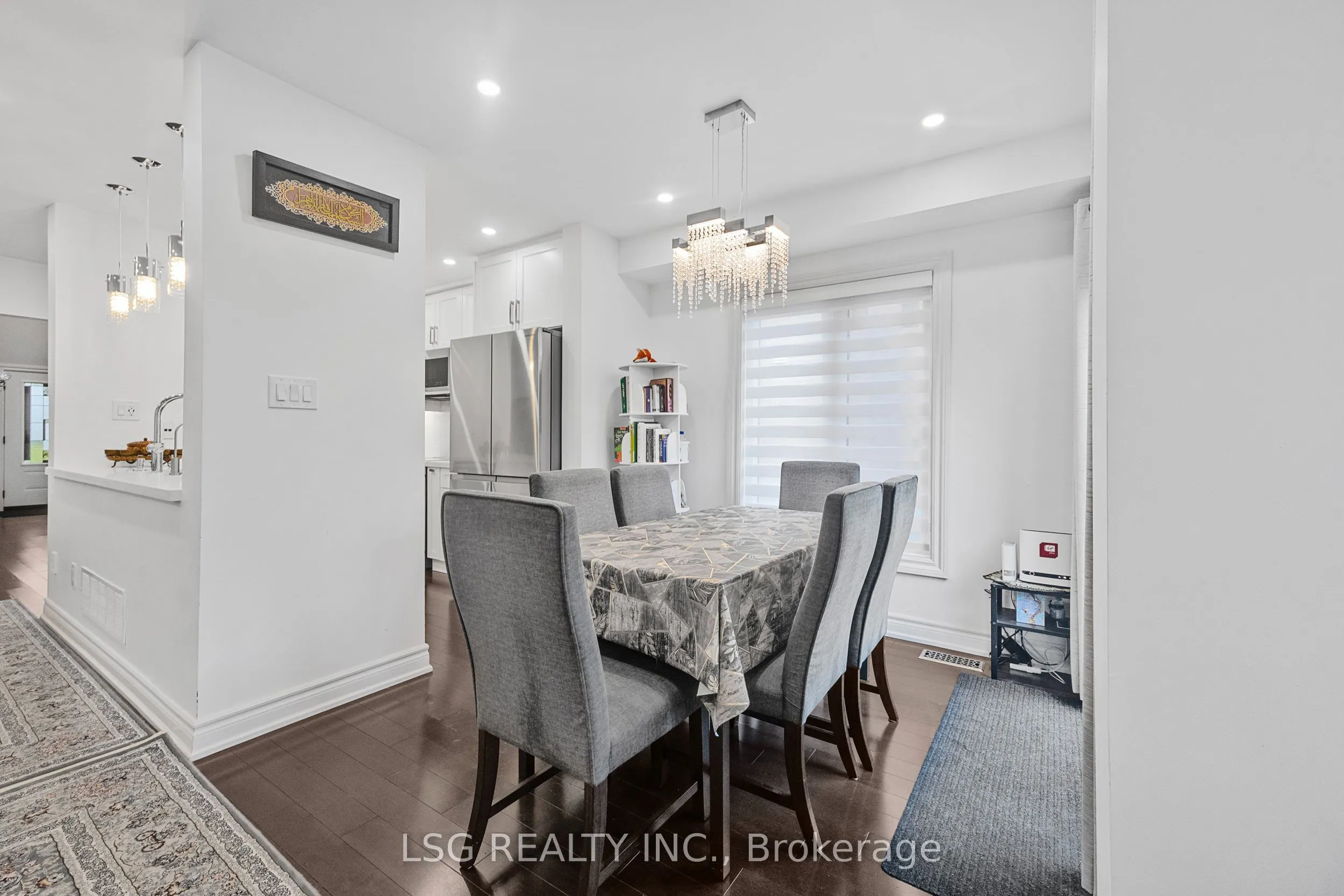 223 Foxfield Crescent