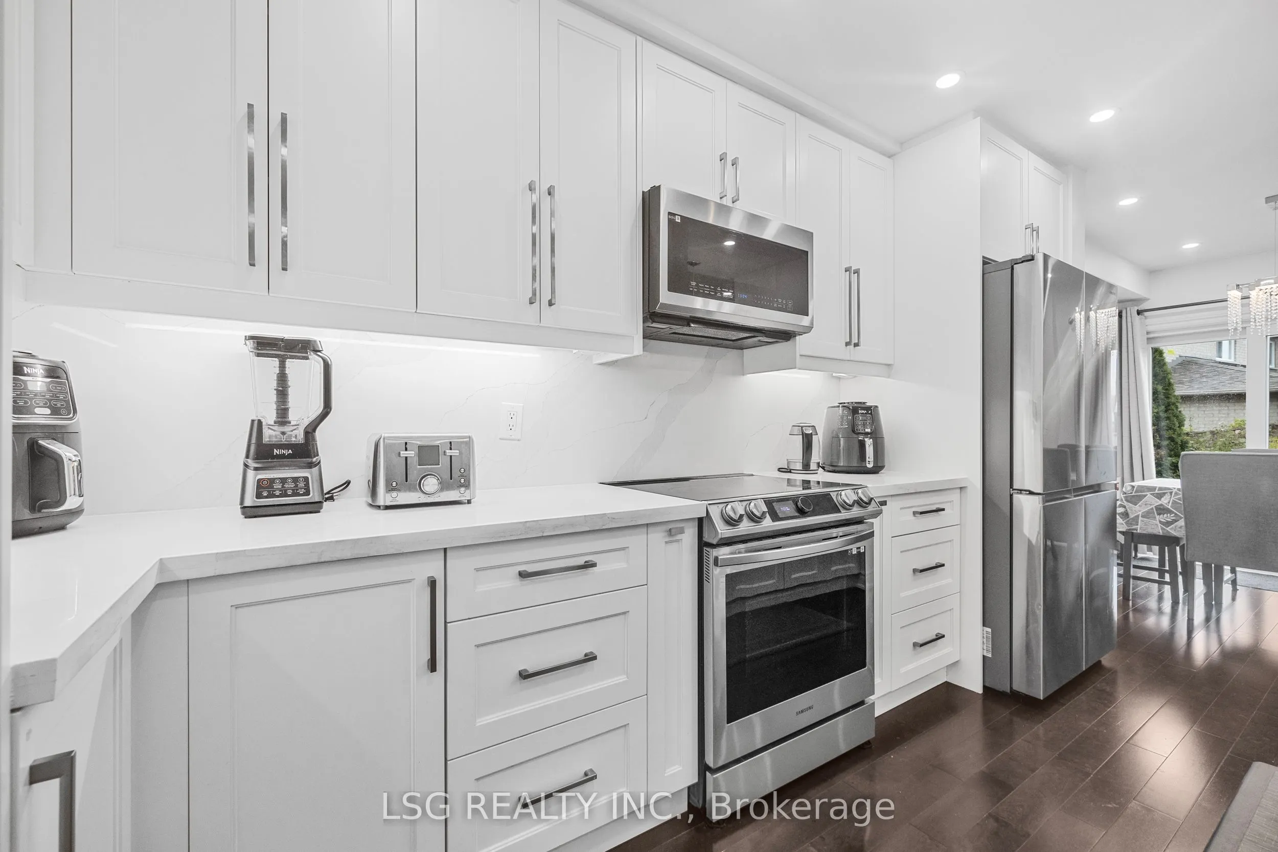 223 Foxfield Crescent