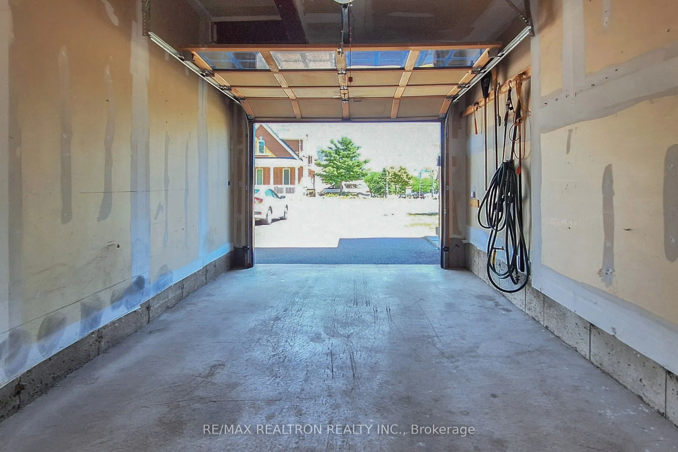 142 Laurendale Avenue