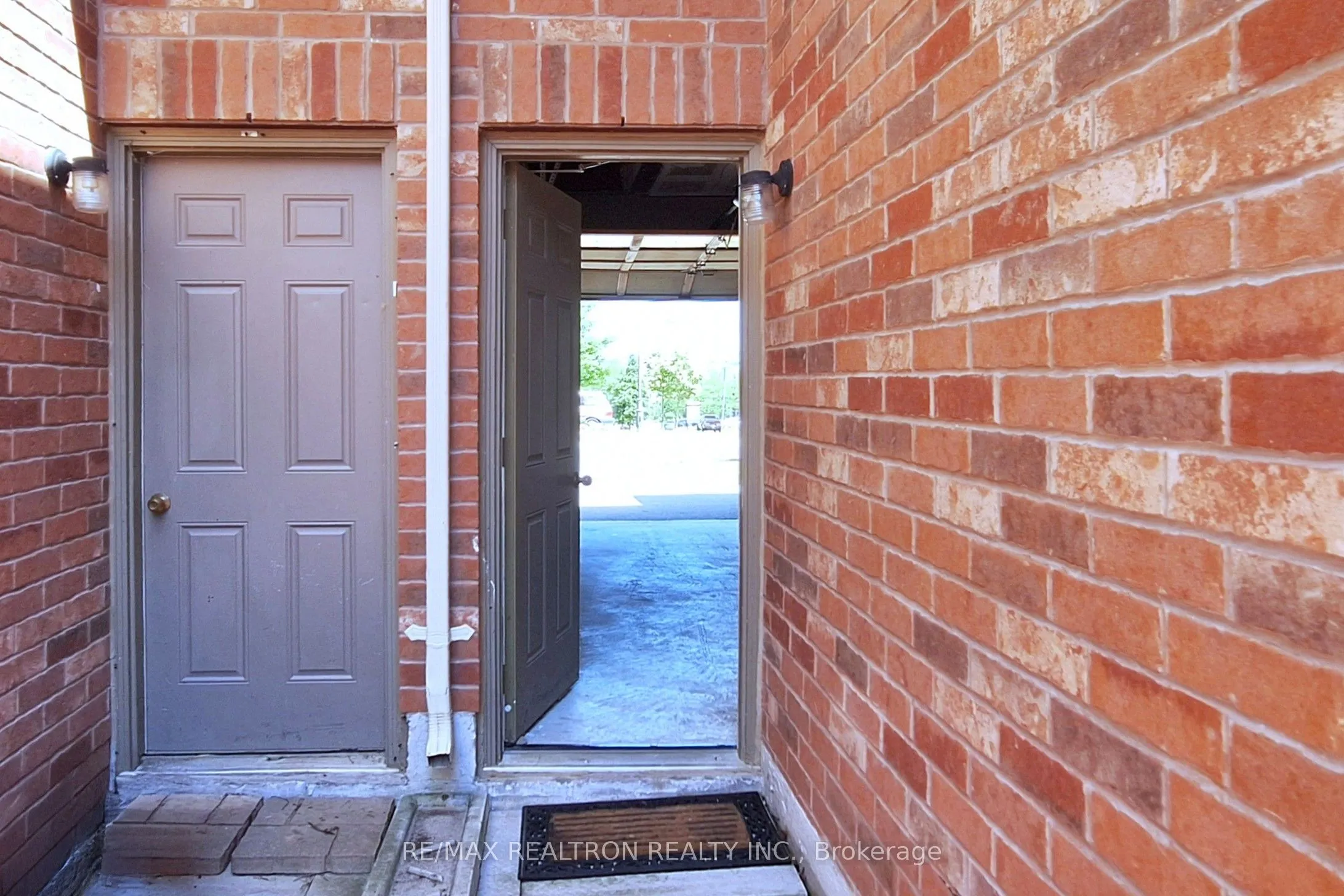 142 Laurendale Avenue