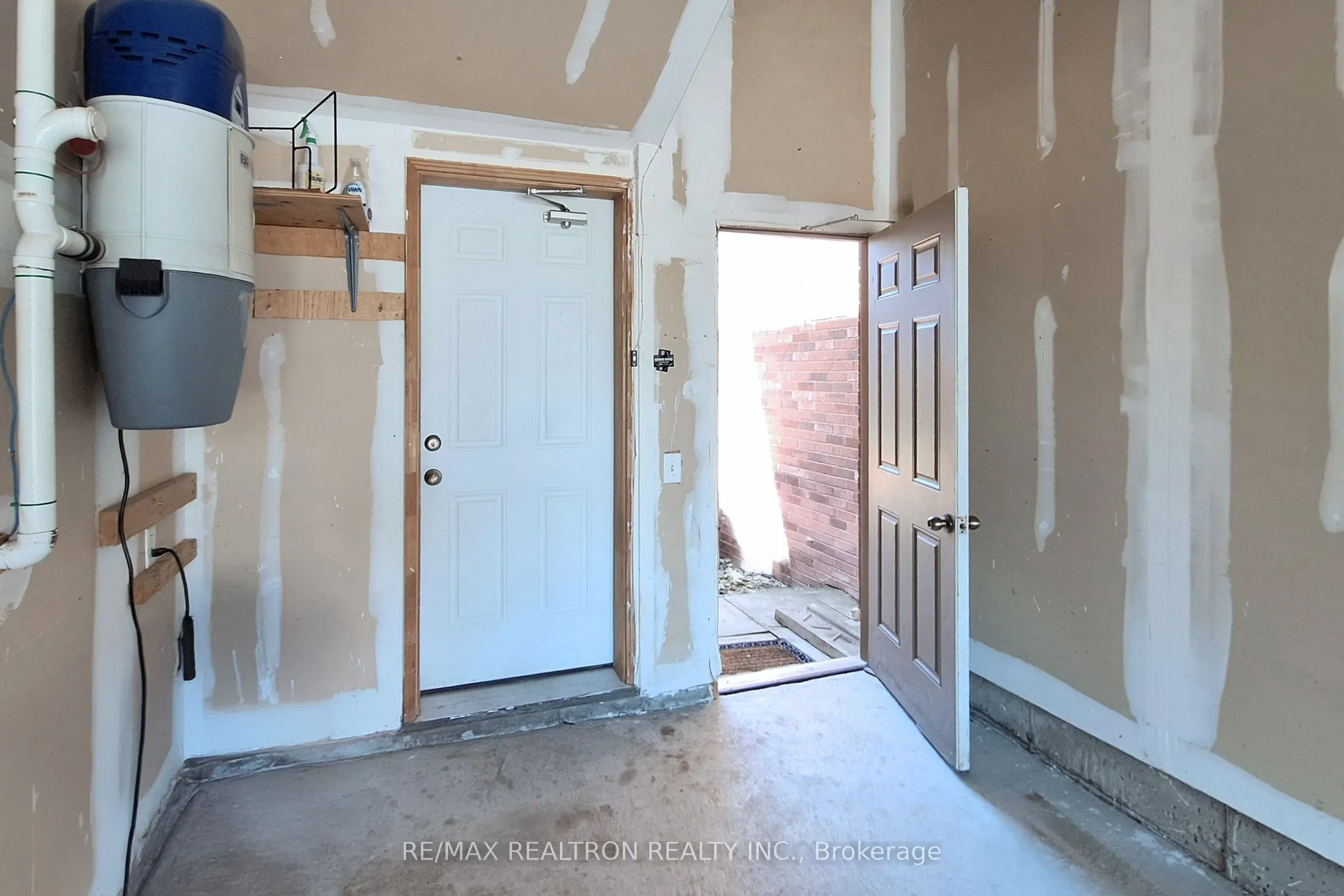 142 Laurendale Avenue