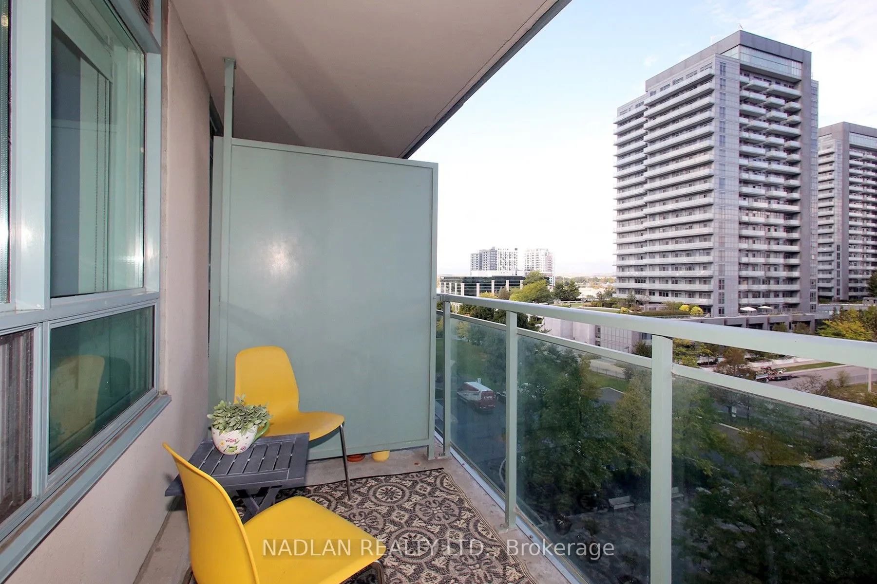 39 ONEIDA Crescent, #615