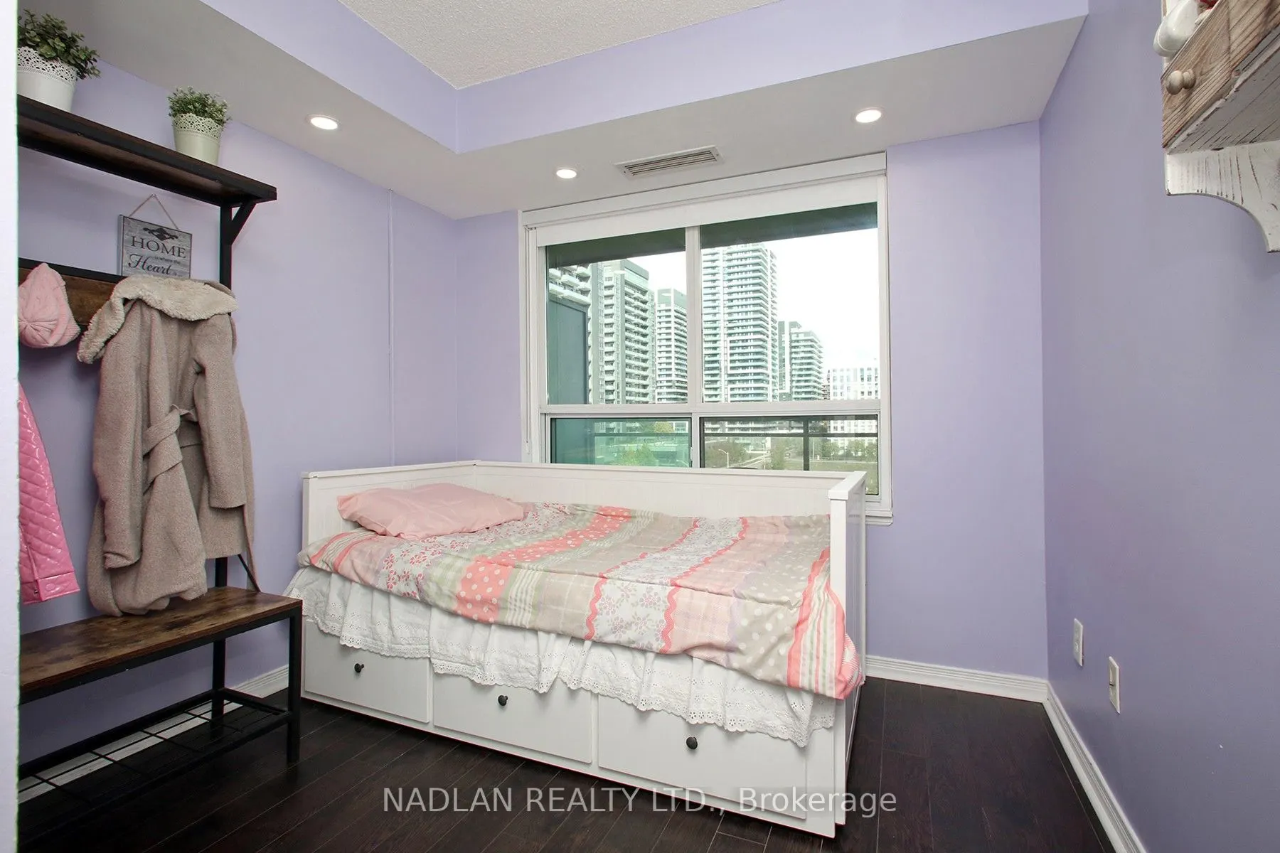 39 ONEIDA Crescent, #615