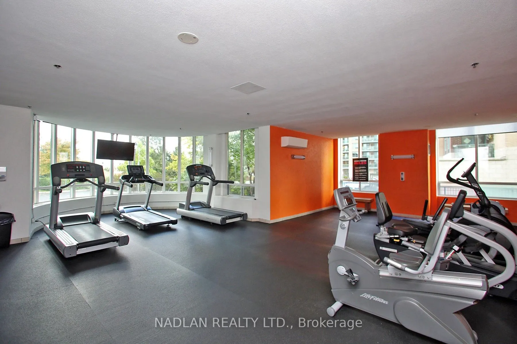 39 ONEIDA Crescent, #615